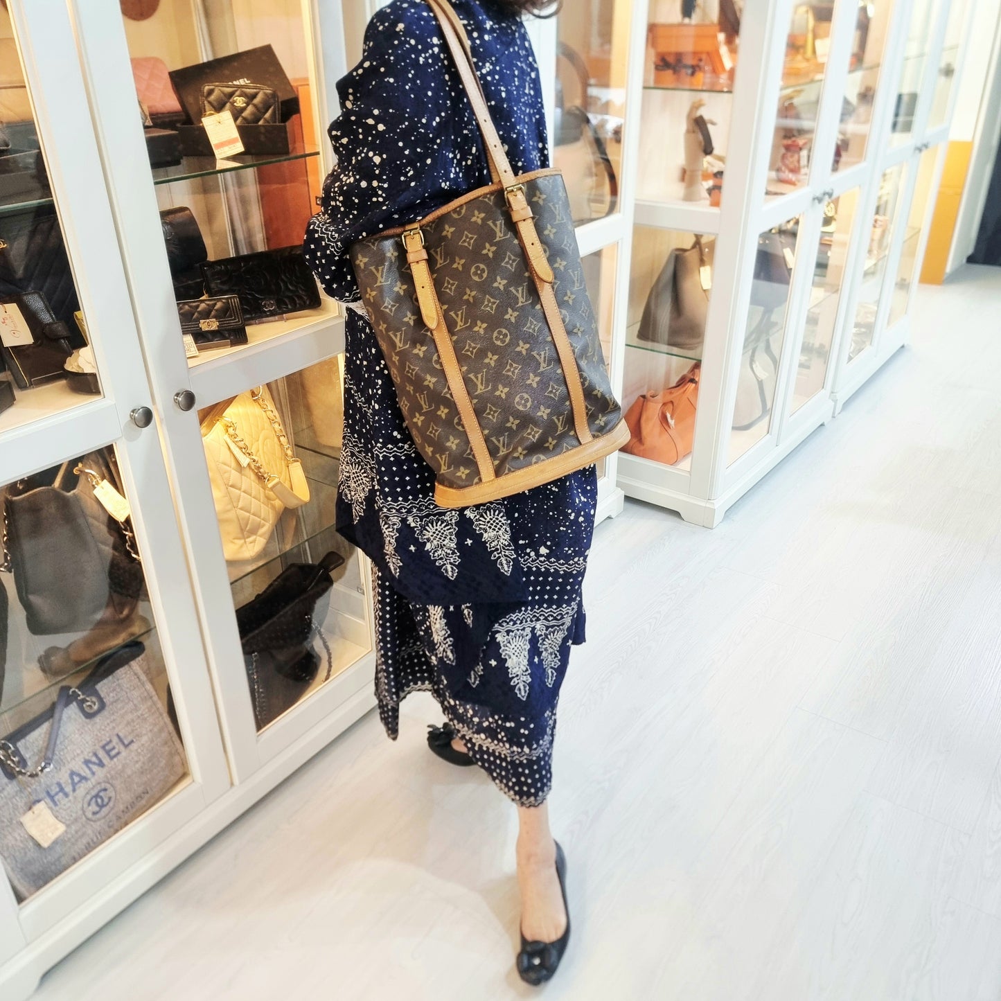 Louis Vuitton Bucket Bag GM Monogram Ghw