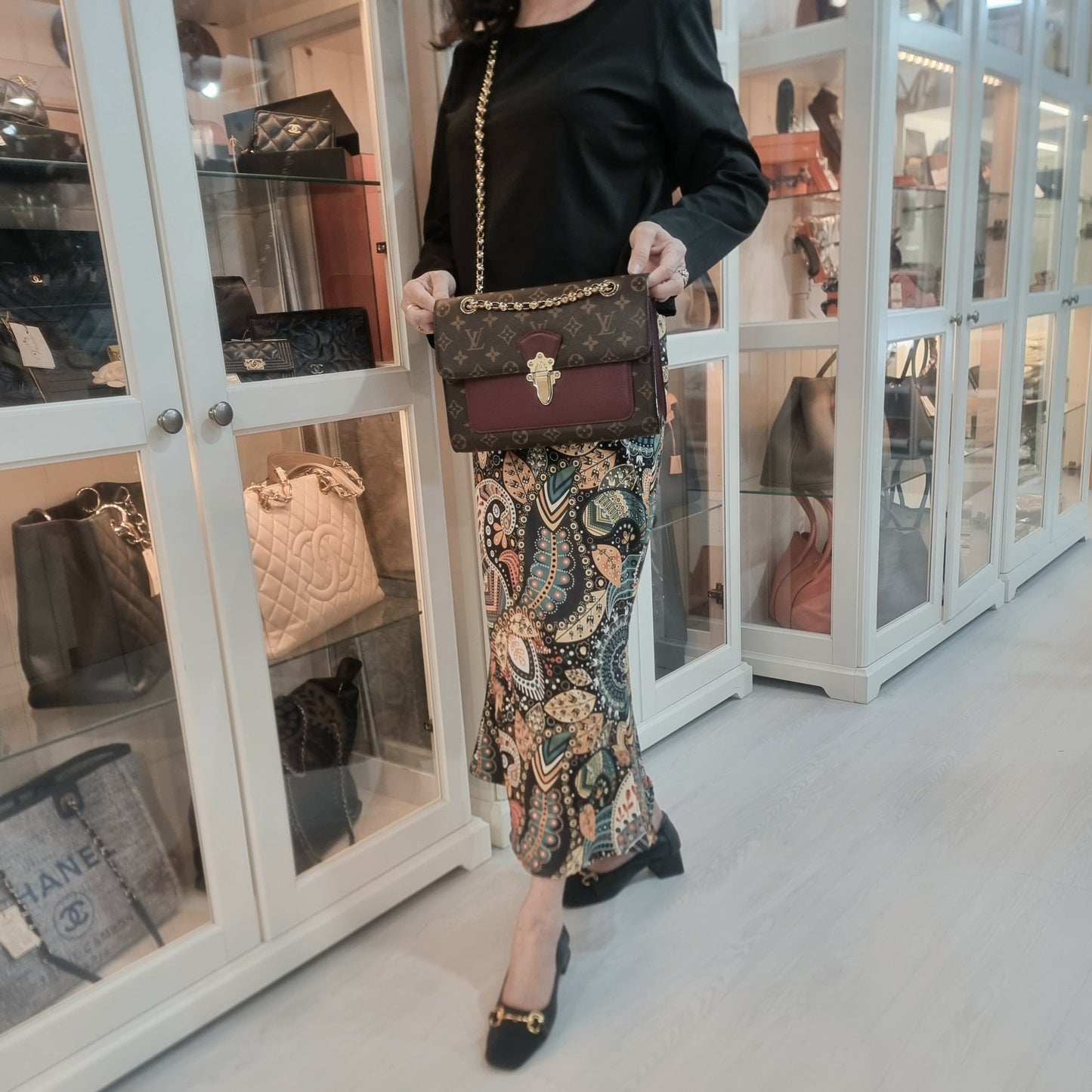 Louis Vuitton Victoire Crossbody Monogram Raisin Ghw
