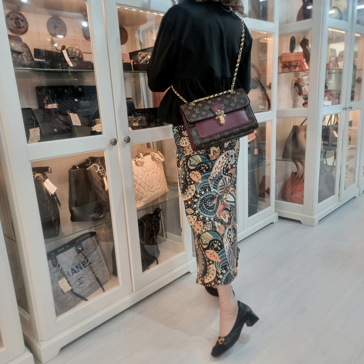 Louis Vuitton Victoire Crossbody Monogram Raisin Ghw