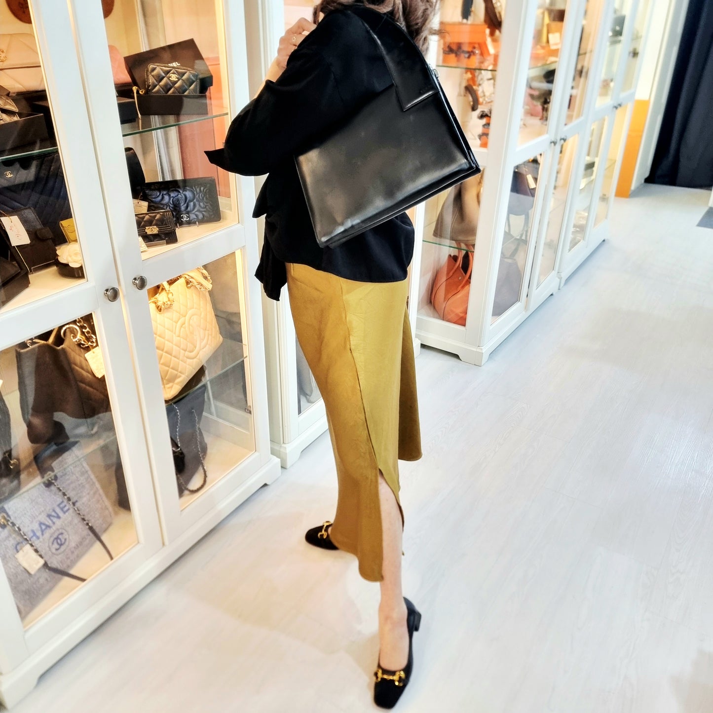 Gucci Vintage Skiny Smooth Calfskin Shoulder Bag (Black)