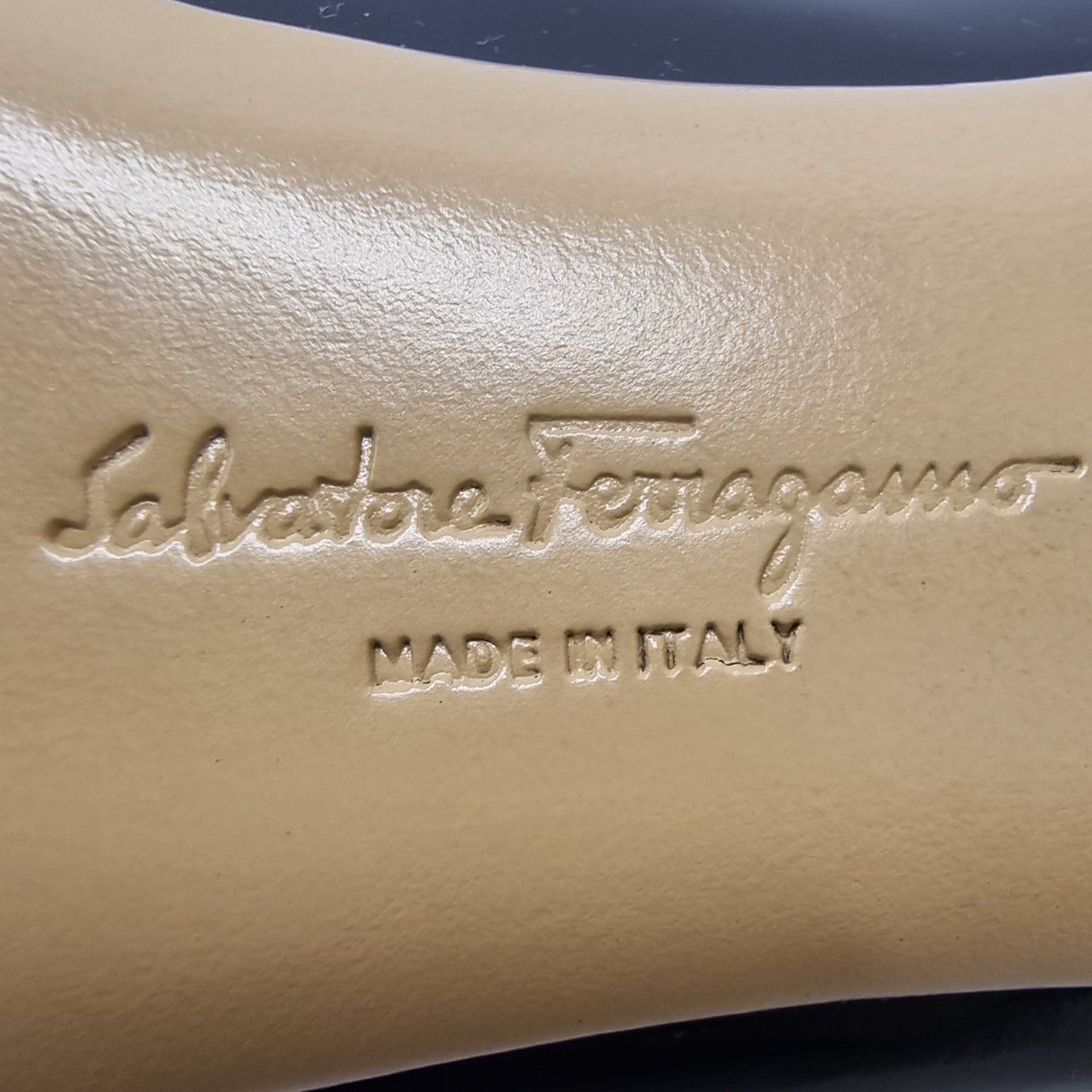 Salvatore Ferragamo Osimo Bow Heels Patent Leather Ghw (Black)