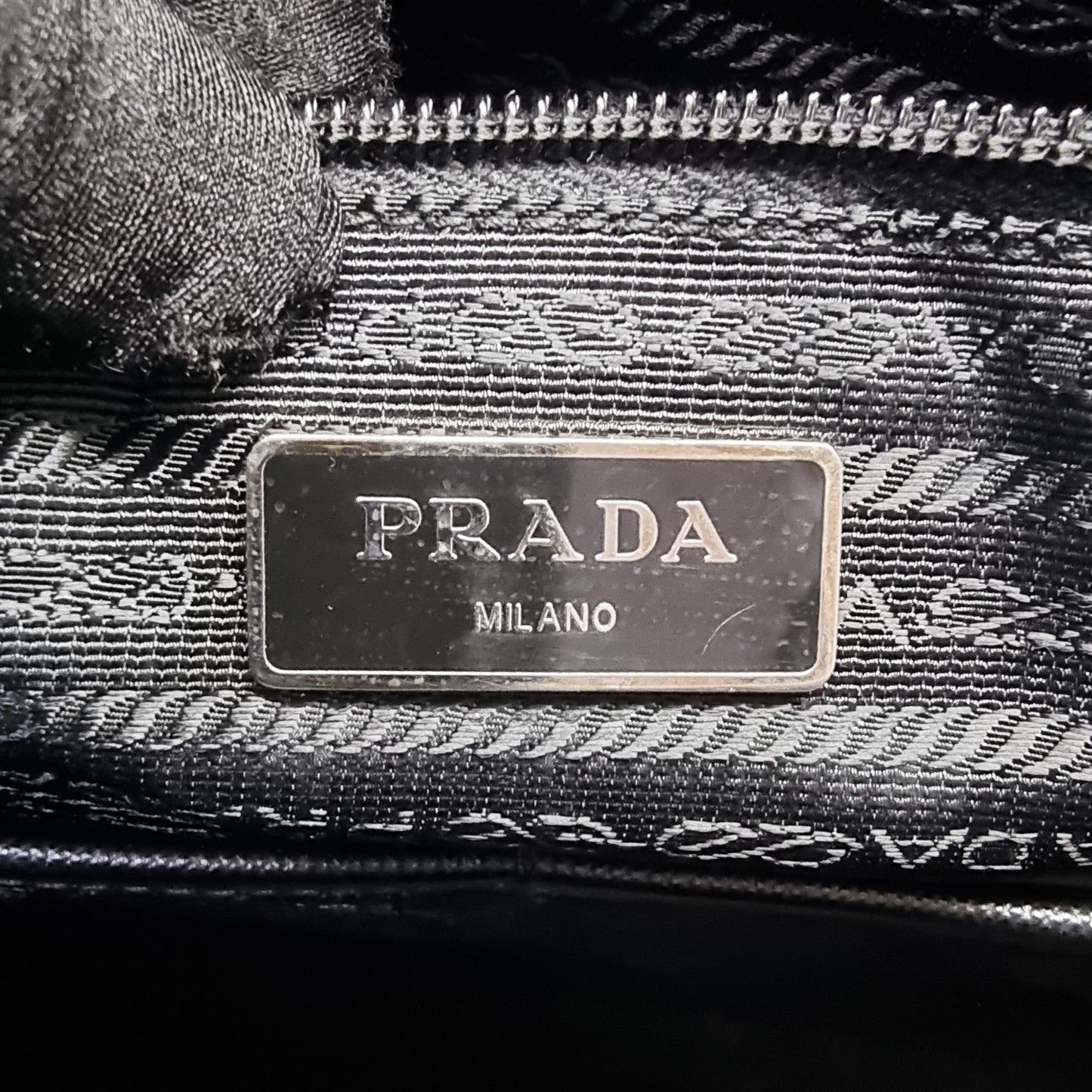 Prada V166 Tessuto Messenger Bag Shw (Black)