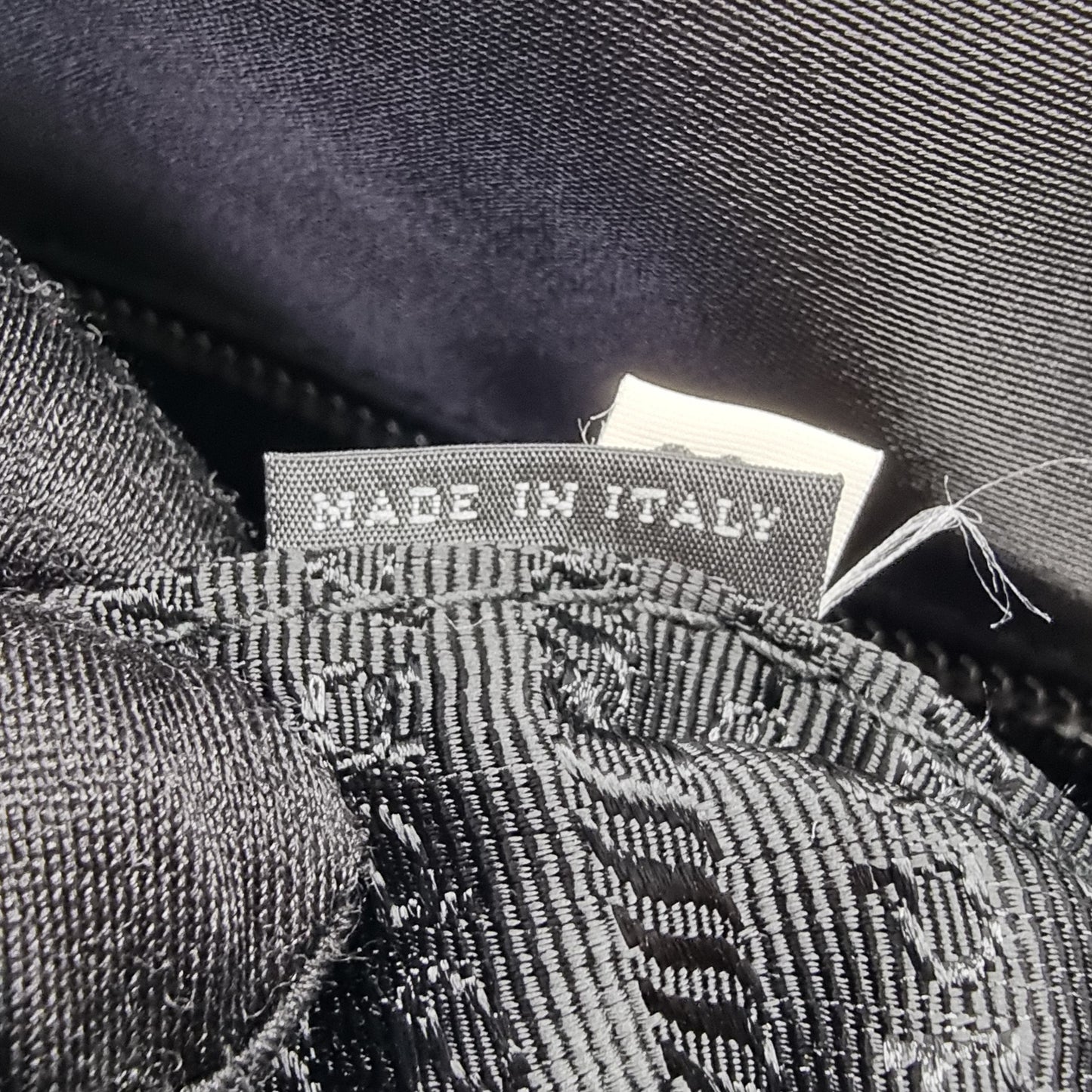 Prada V166 Tessuto Messenger Bag Shw (Black)