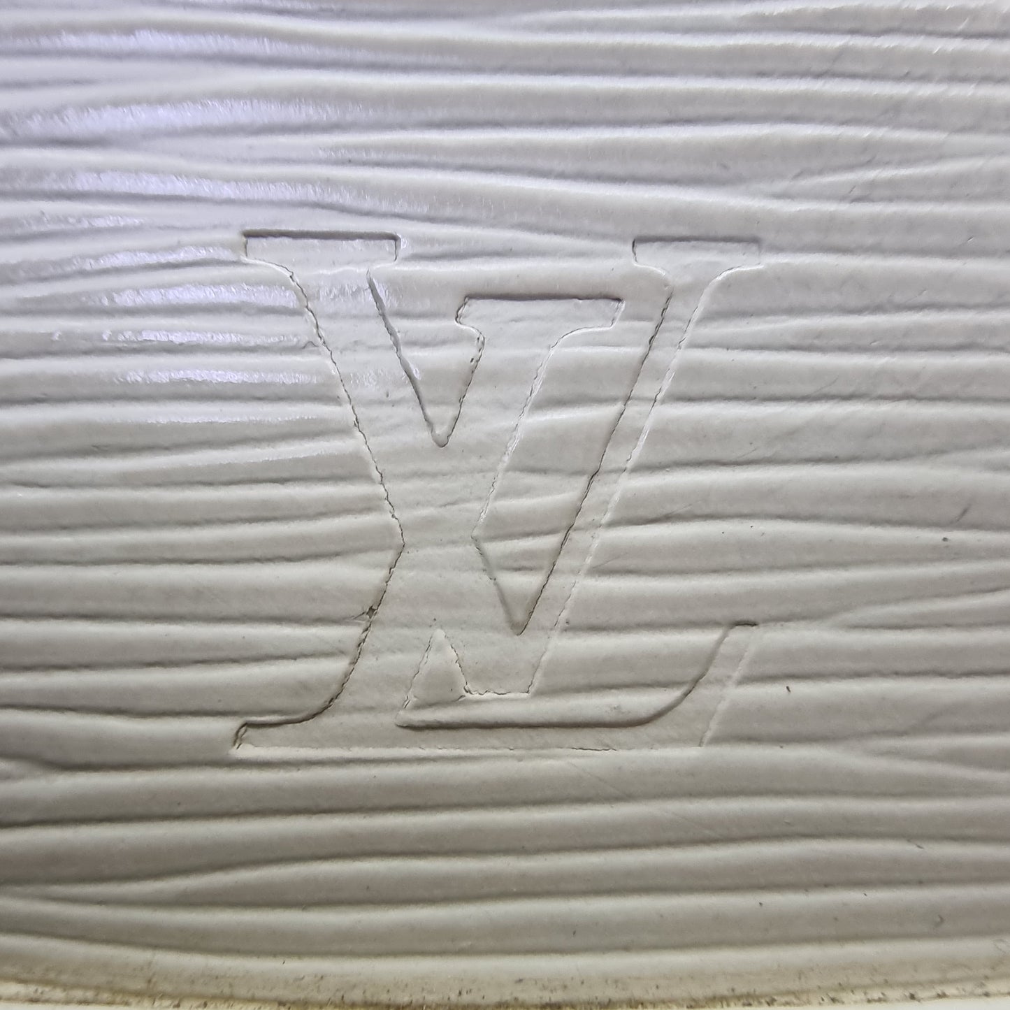 Louis Vuitton Noe Epi Leather Shw (Cream)