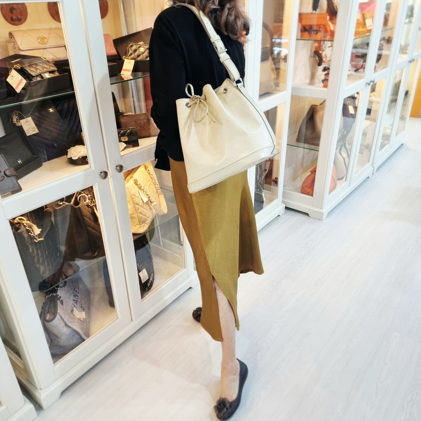 Louis Vuitton Noe Epi Leather Shw (Cream)