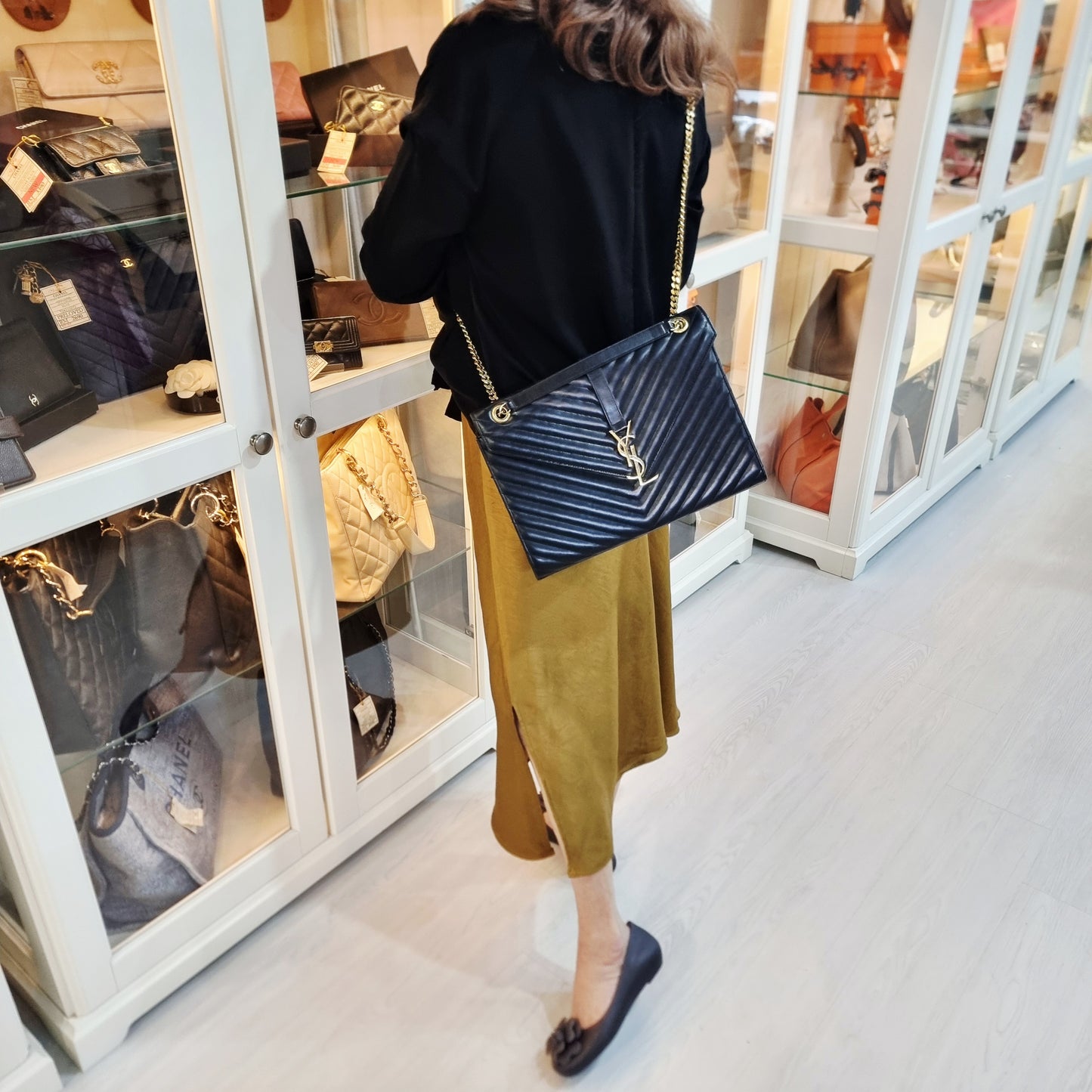 YSL Matelasse Chevron Large Envelope Leather Crossbody Ghw (Black)