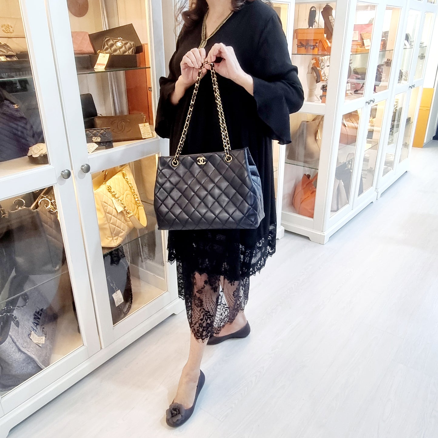 Chanel Vintage Quilted Lambskin Shoulder Bag Ghw (Black)