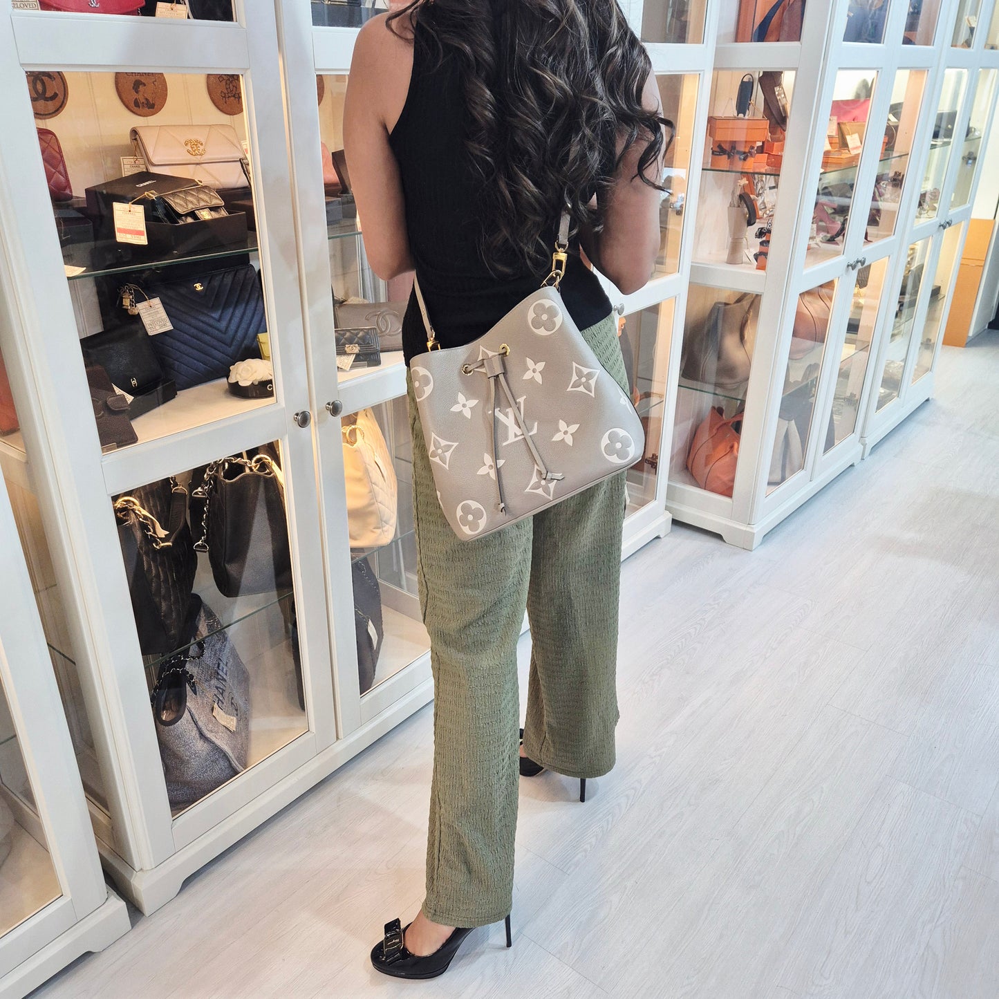 Louis Vuitton Neo Noe MM  Bicolour Monogram Empriente Leather Ghw( Tourterelle/Creme)