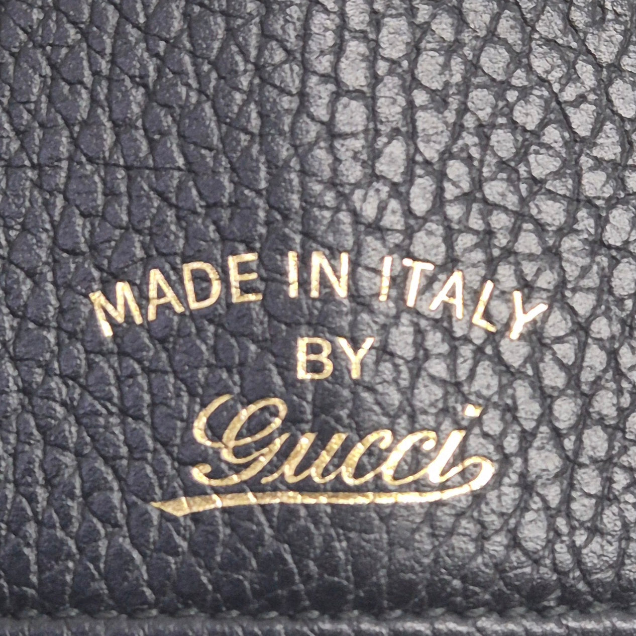 Gucci Swing Wallet On Strap Pebbled Leather Ghw (Black)