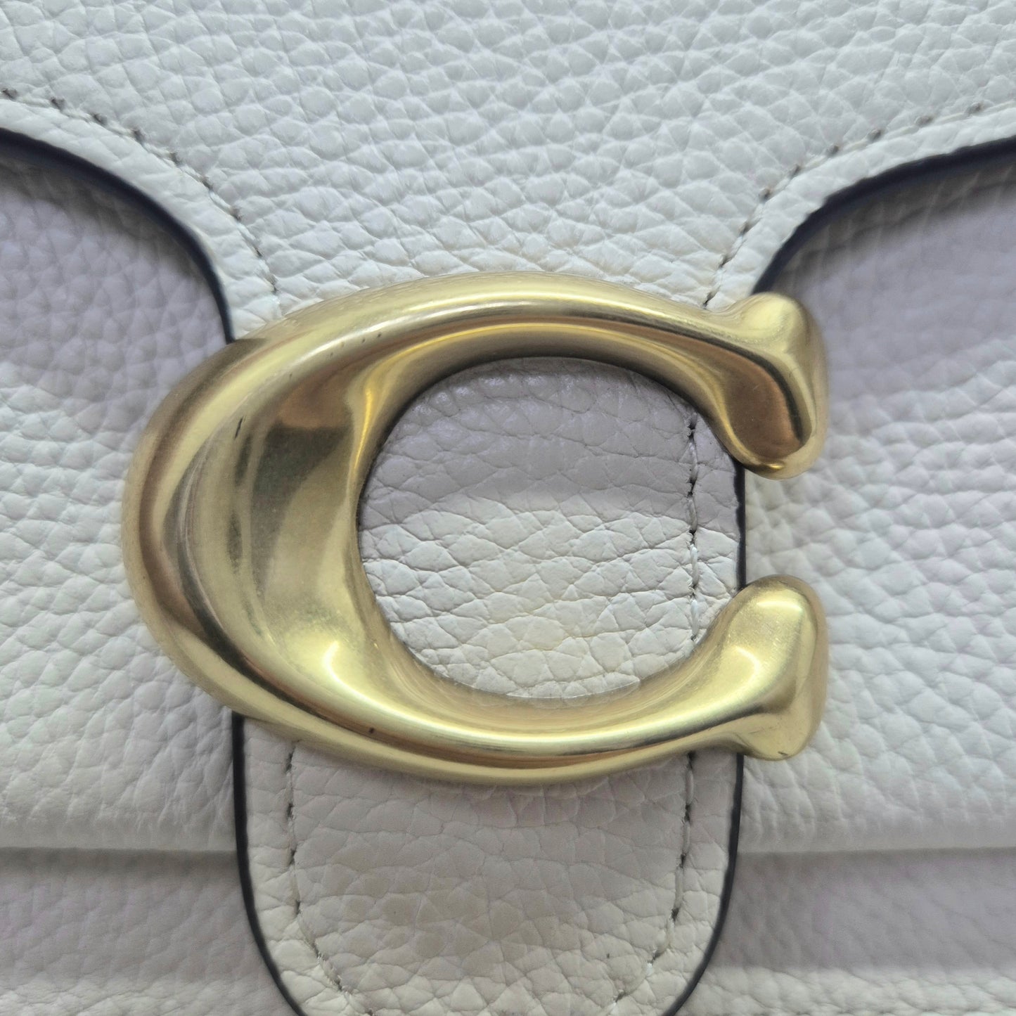 Coach Tabby Chain Clutch Pebbled Leather Ghw (Chalk)