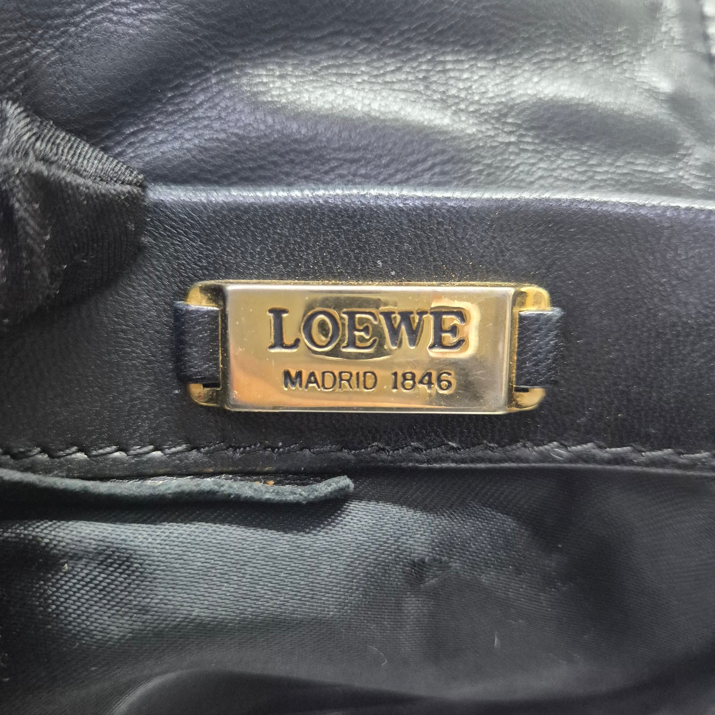 Loewe Vintage Nappa Leather Tassel Crossbody Ghw (Black)