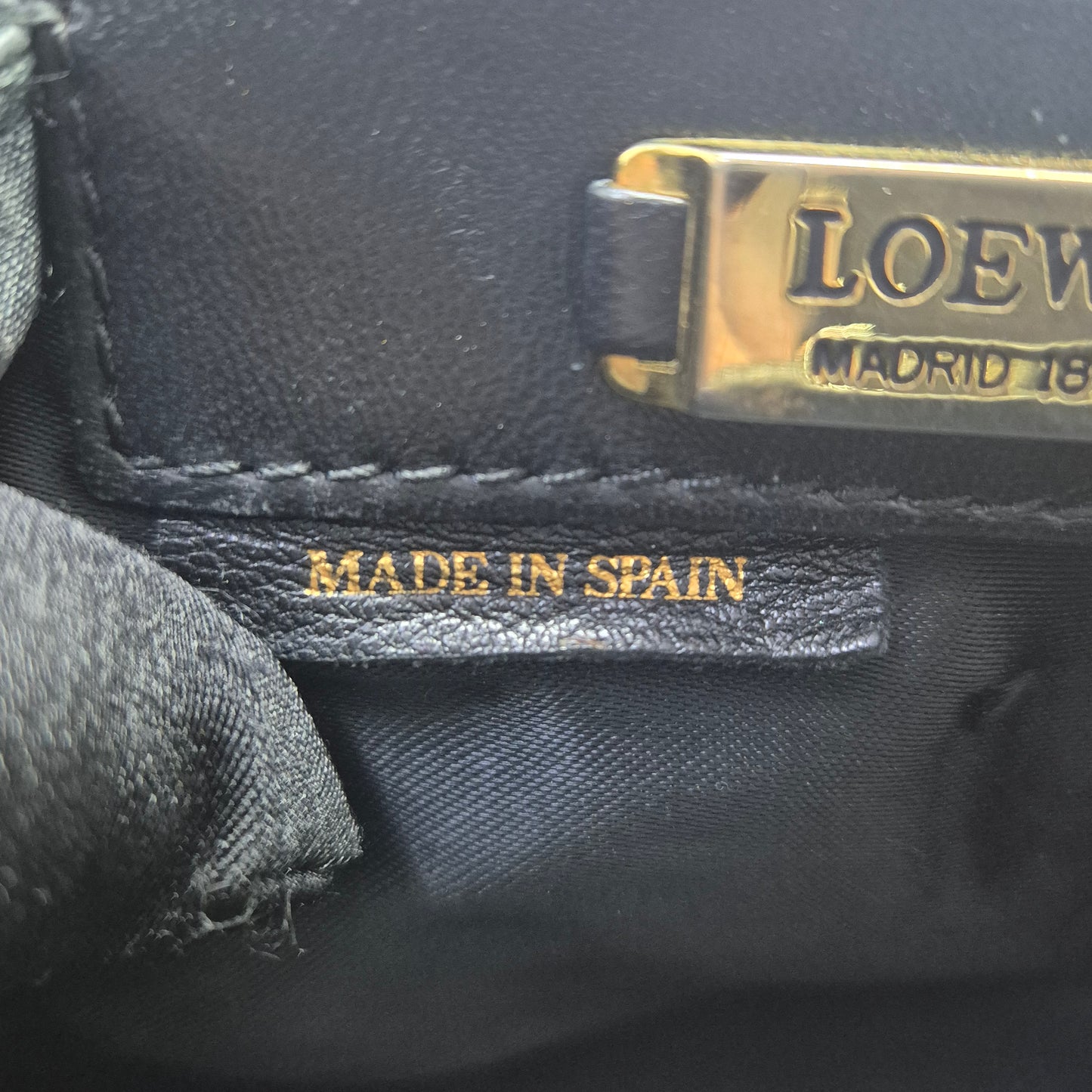 Loewe Vintage Nappa Leather Tassel Crossbody Ghw (Black)