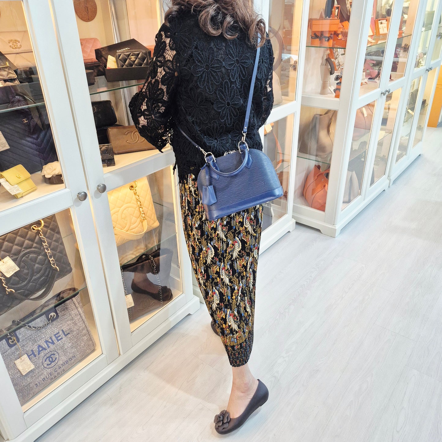 Louis Vuitton	Alma BB Epi Indigo Blue Shw
