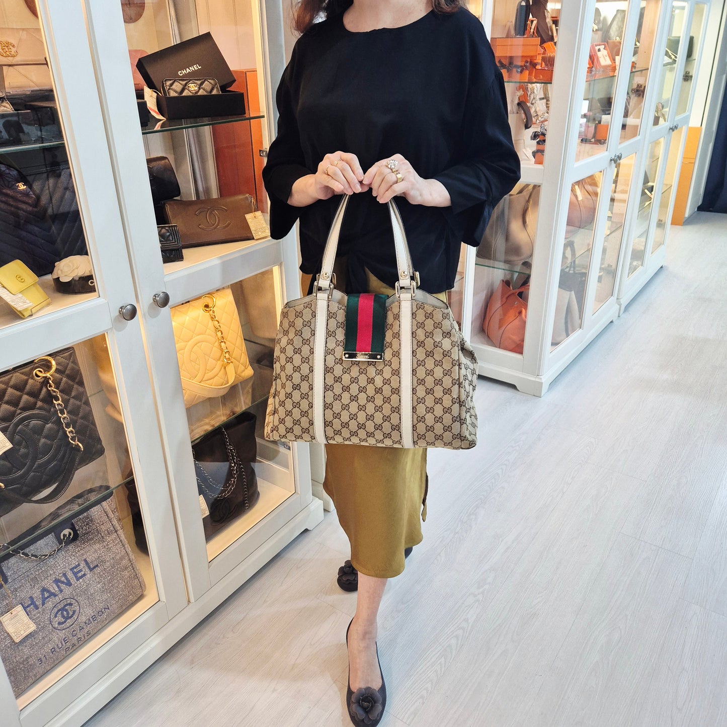 Gucci GG Canvas Sherry Line Shoulder Bag Ghw (Beige/White)