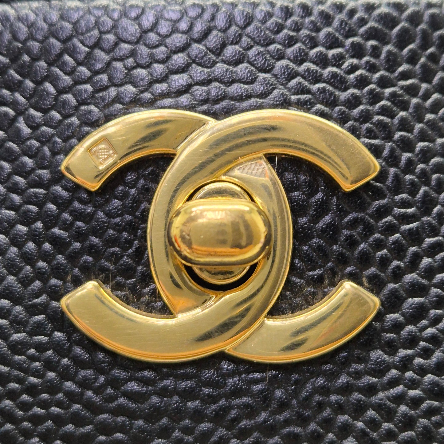 Chanel Vintage CC Turnlock Shoulder Bag Caviar Ghw (Black)