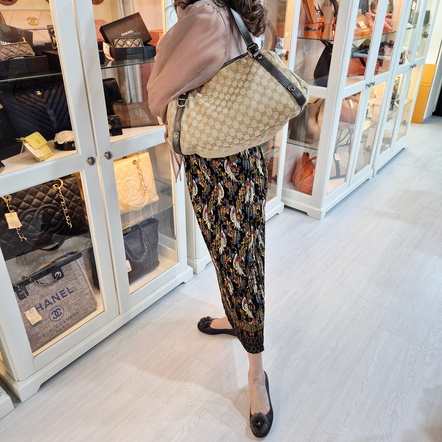 Gucci GG Canvas Abbey Hobo Bag Ghw (Beige/Dark Silver)