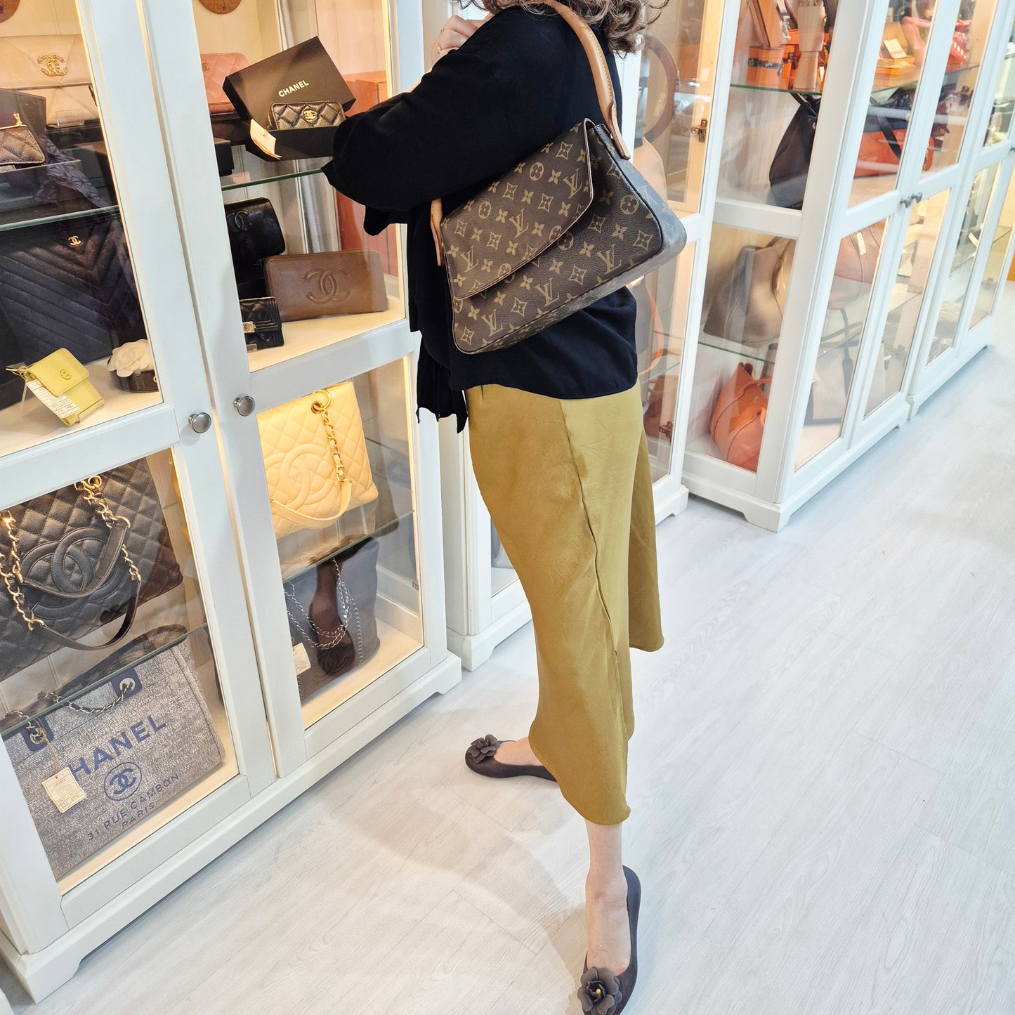 Louis Vuitton Looping PM Monogram Ghw
