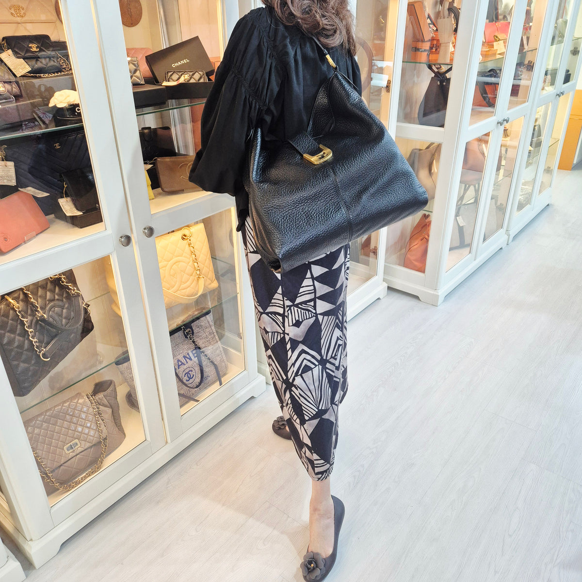 Fendi Chameleon Slouching Hobo Bag Ghw (Black)
