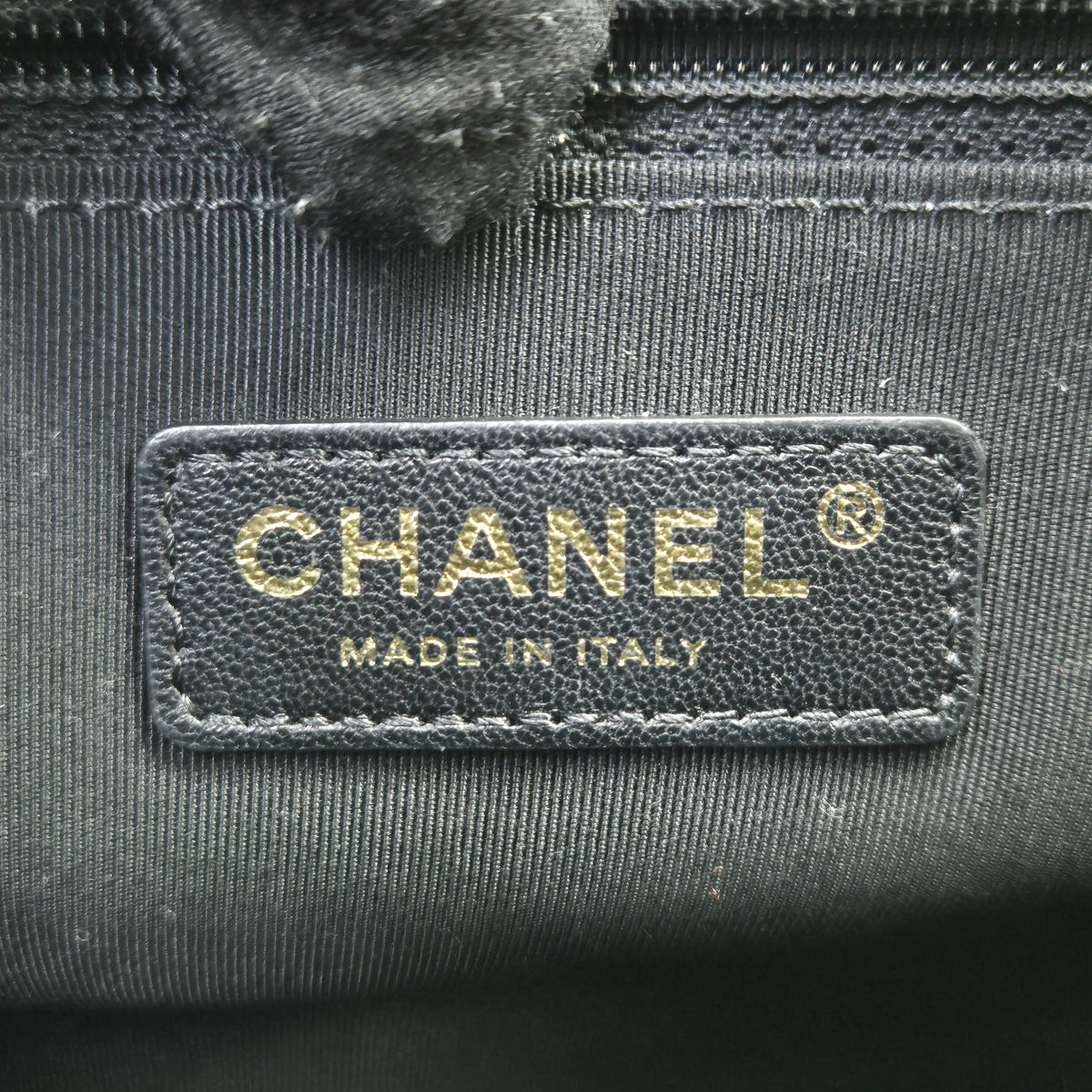 Chanel Boy New Medium Crest Flap Quilted Lambskin Ghw (Ivory/Black/Red/Blue)
