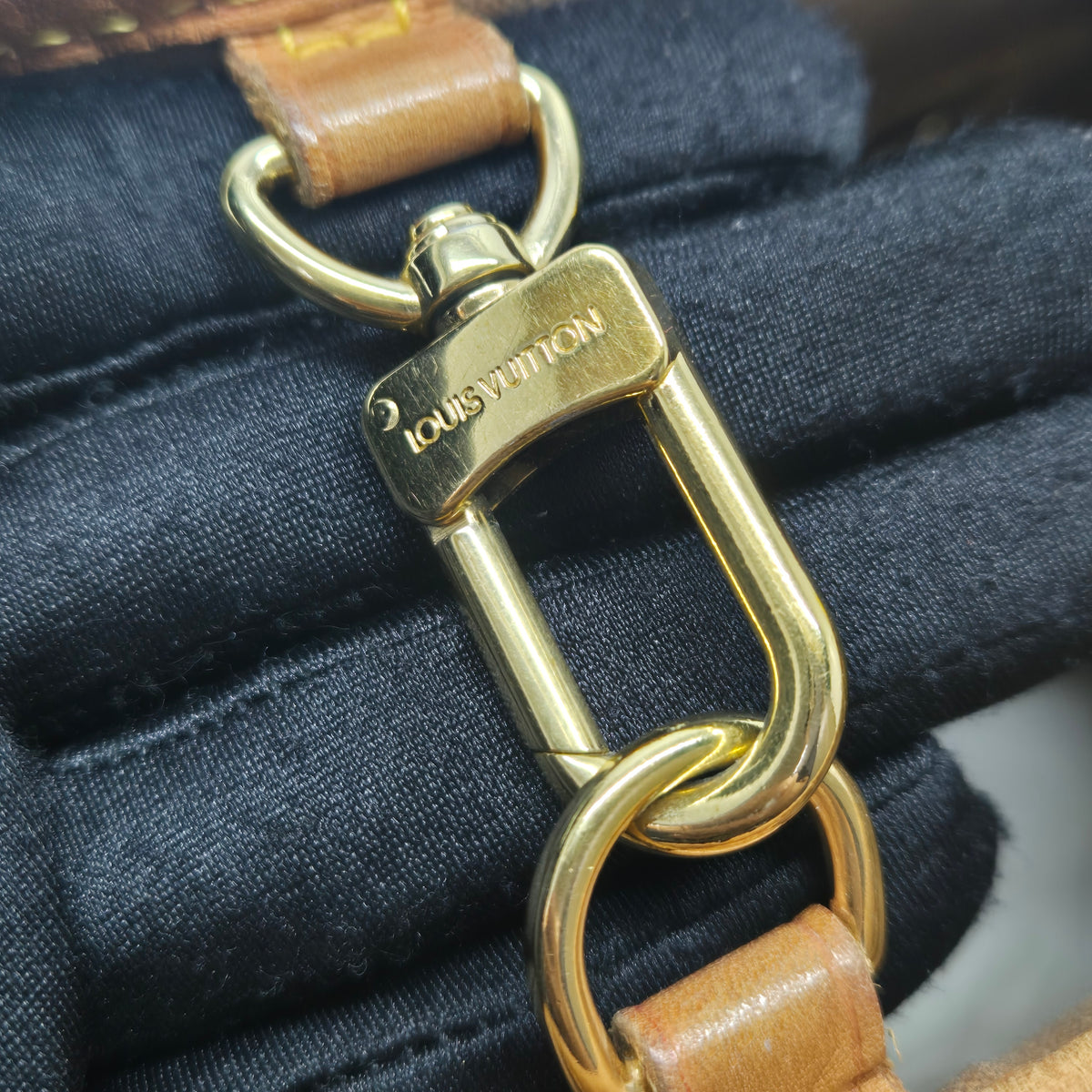 Louis Vuitton Batignolles Vertical Monogram Ghw