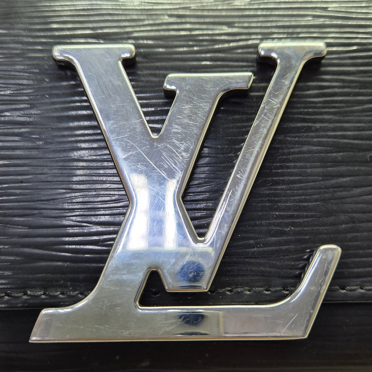 Louis Vuitton Louise Pochette Epi Black Shw