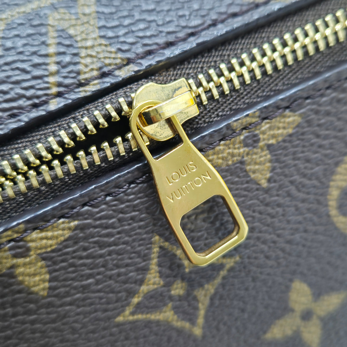 Louis Vuitton Pochette Metis East West Monogram Ghw