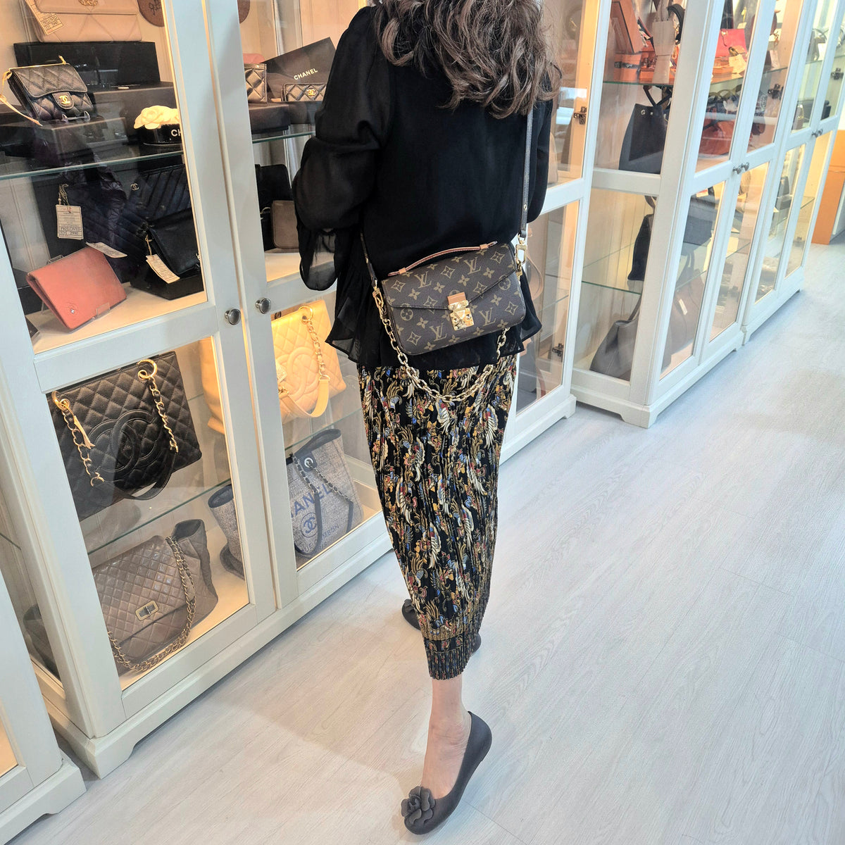 Louis Vuitton Pochette Metis East West Monogram Ghw