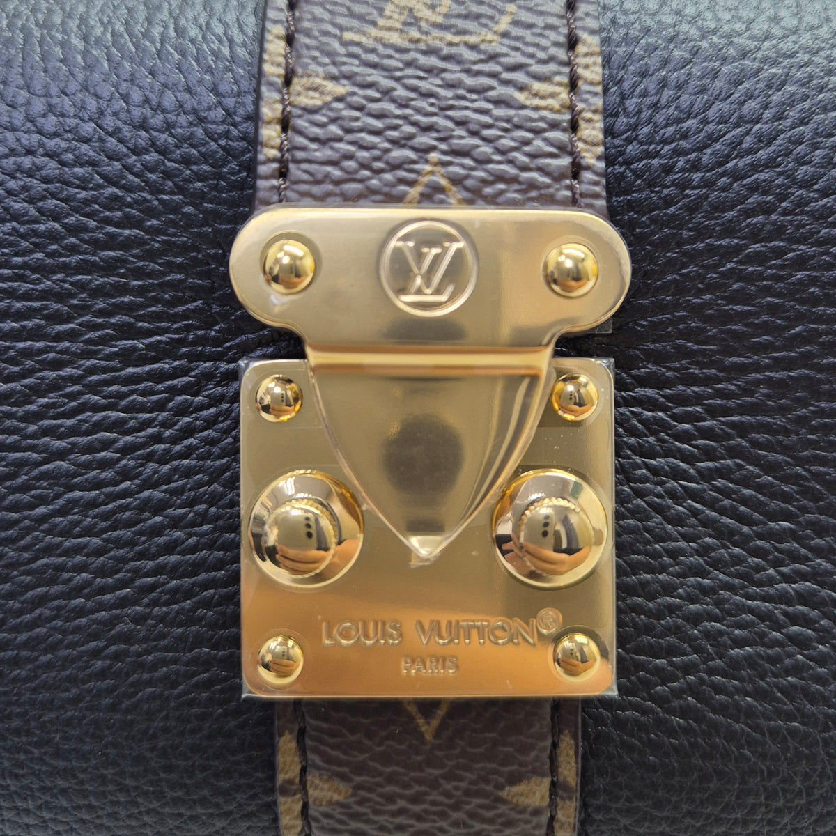 Louis Vuitton Pochette Mia Limited Edition Ghw (Black)