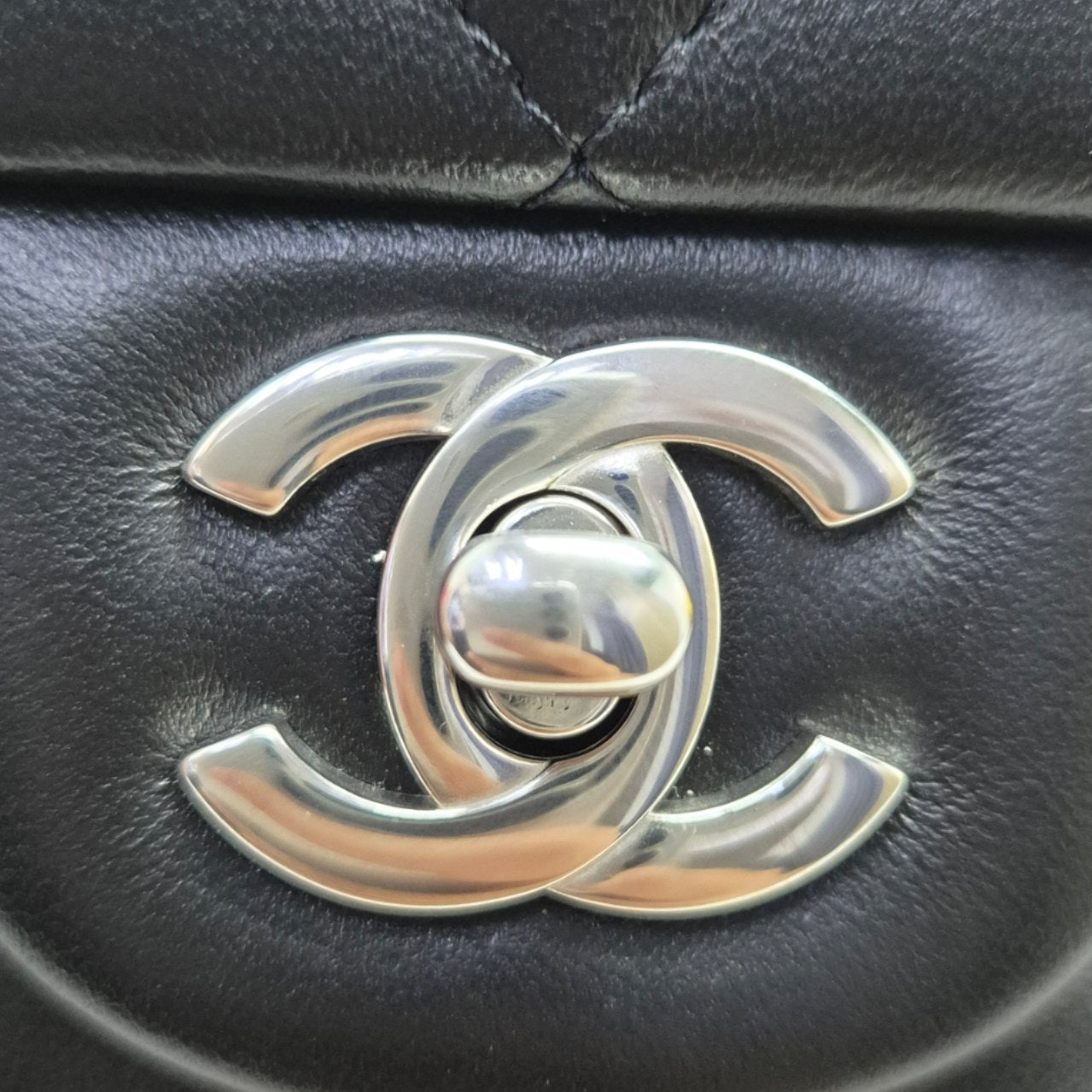 Chanel Classic Square Mini Flap Lambskin Shw (Black)