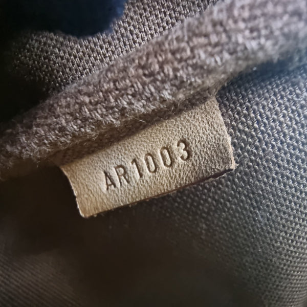 Louis Vuitton Pochette Accessories Monogram Ghw