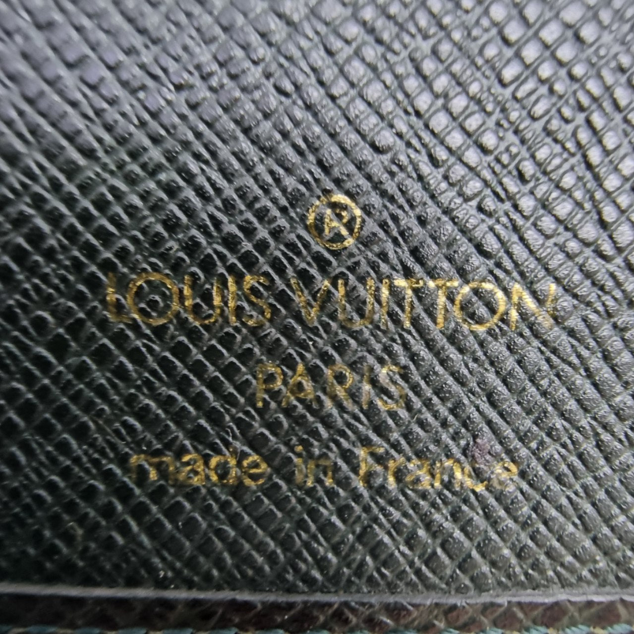 Louis Vuitton Passport Holder/Card Holder Taiga Leather (Dark Green)