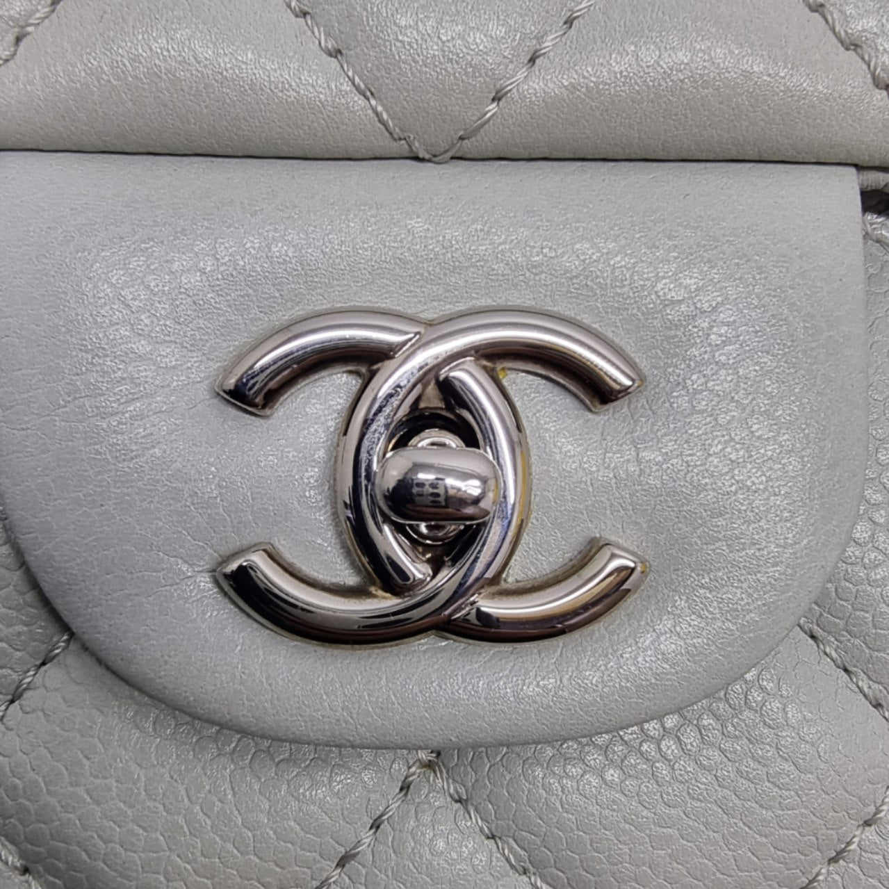 Chanel Classic Jumbo Single Flap Caviar Shw (Light Grey)