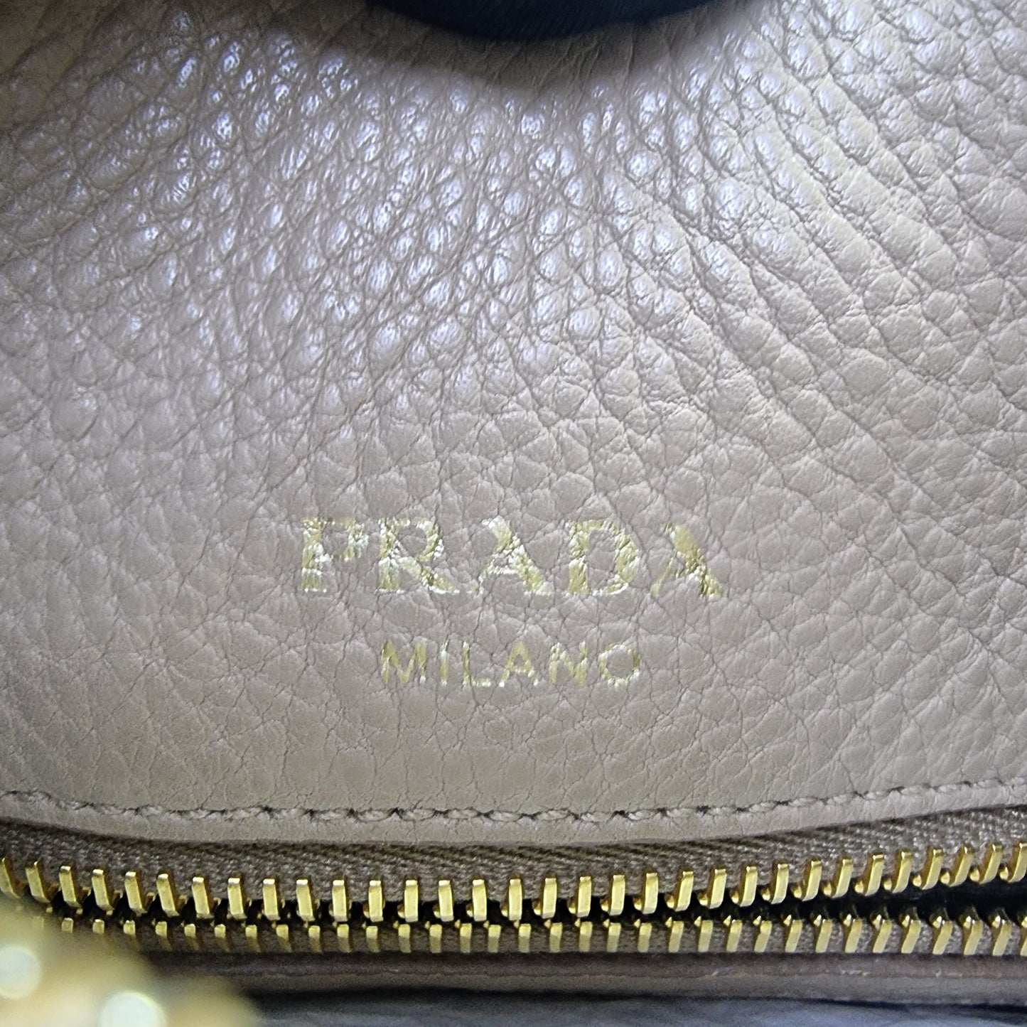Prada 1BC032 Vitello Phenix Leather Tote Ghw (Cammeo)