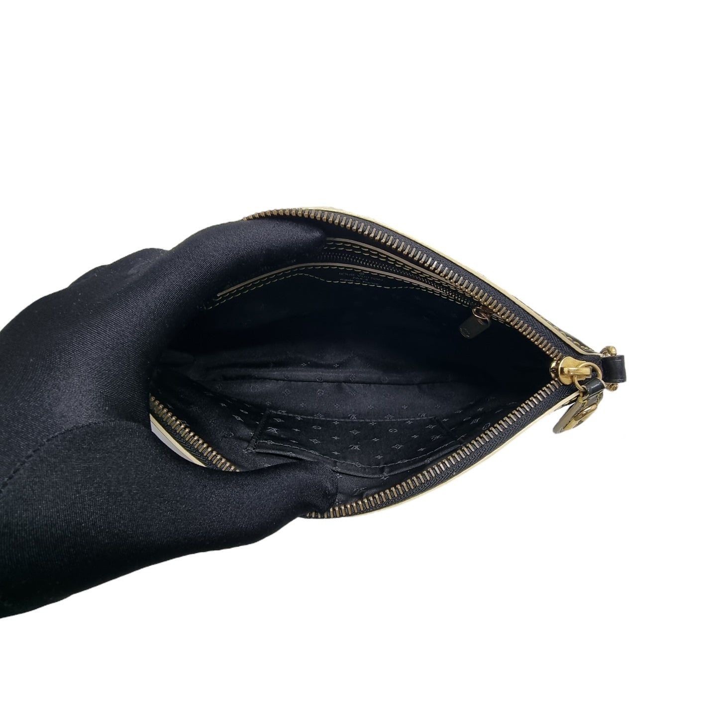 Louis Vuitton Suhali Leather Clutch Ghw (Black)