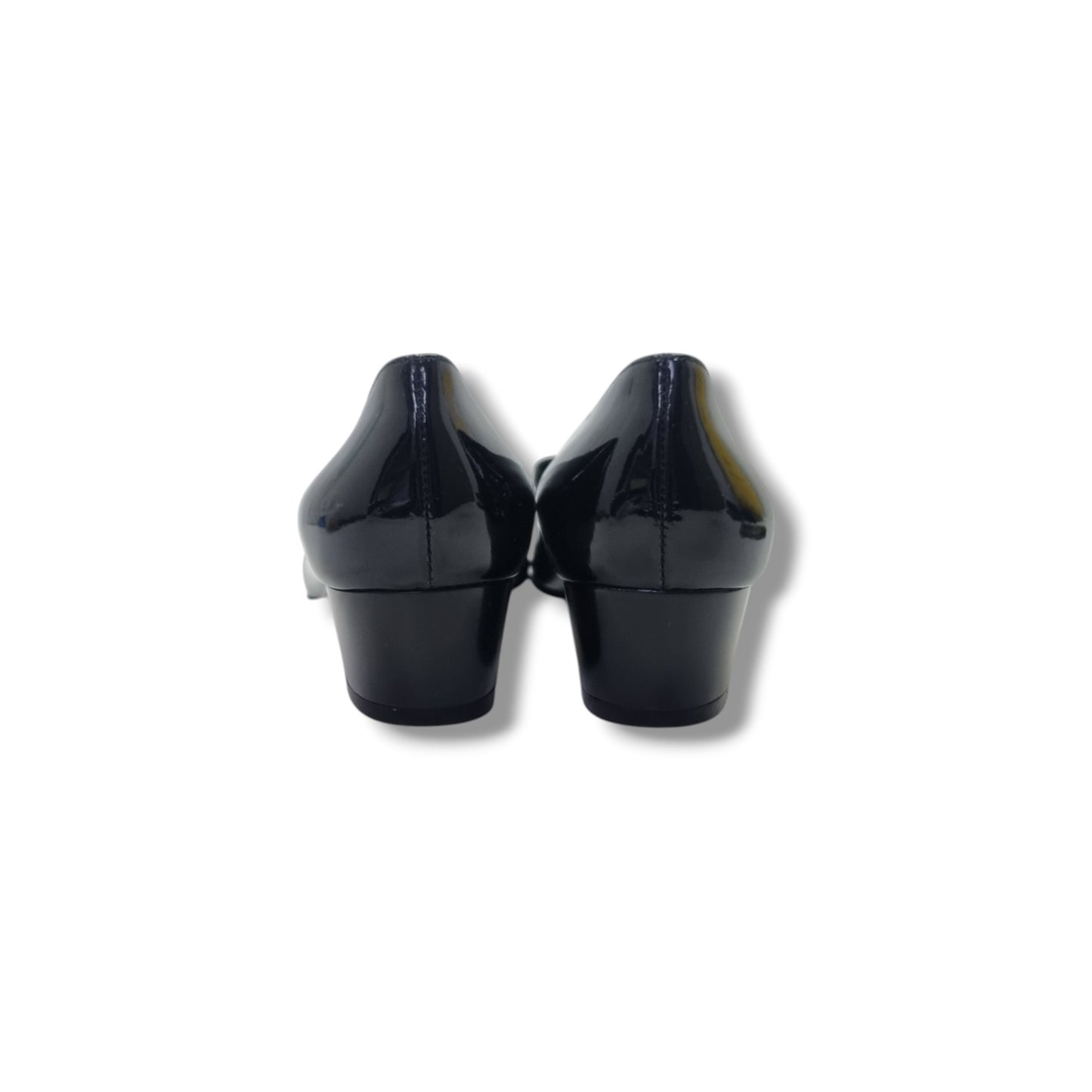 Salvatore Ferragamo Vara Bow Pump Patent Leather Ghw (Black)