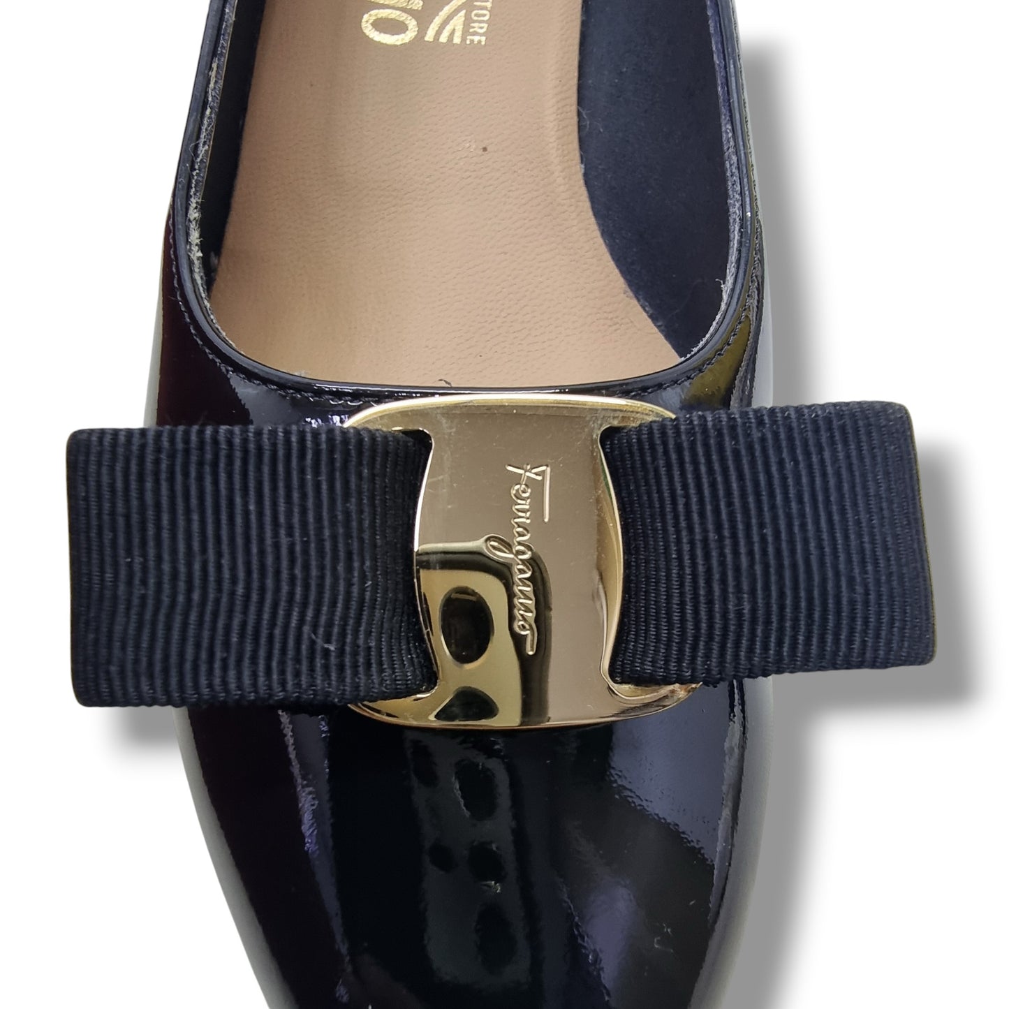 Salvatore Ferragamo Vara Bow Pump Patent Leather Ghw (Black)