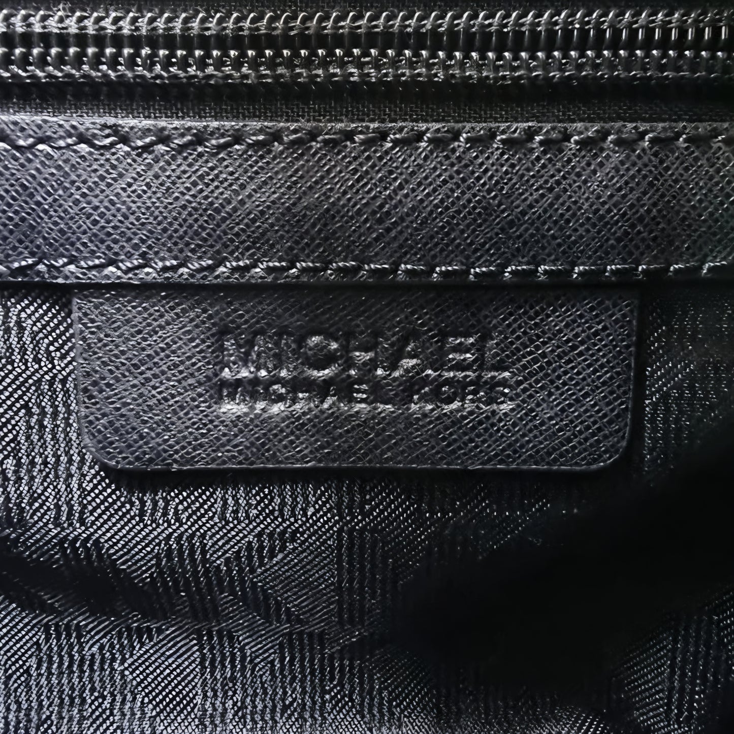 Michael Kors Selma Medium Saffiano Leather Crossbody Ghw (Black)