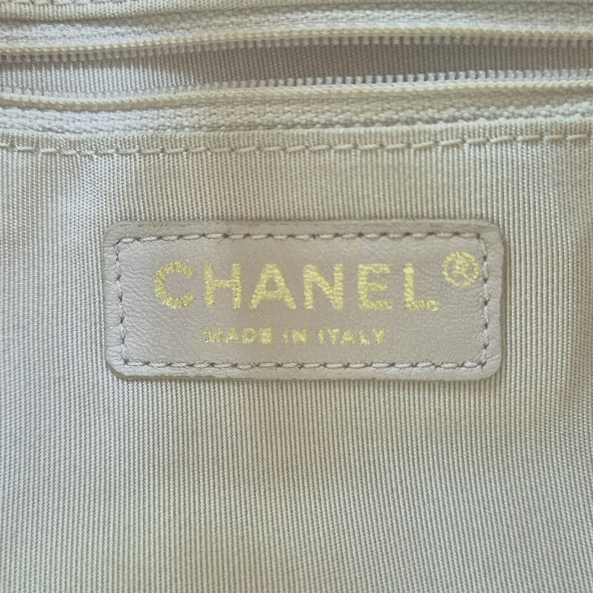 Chanel Chevron Grained Calfskin Drawstring Bucket Bag Ghw (Light Yellow)
