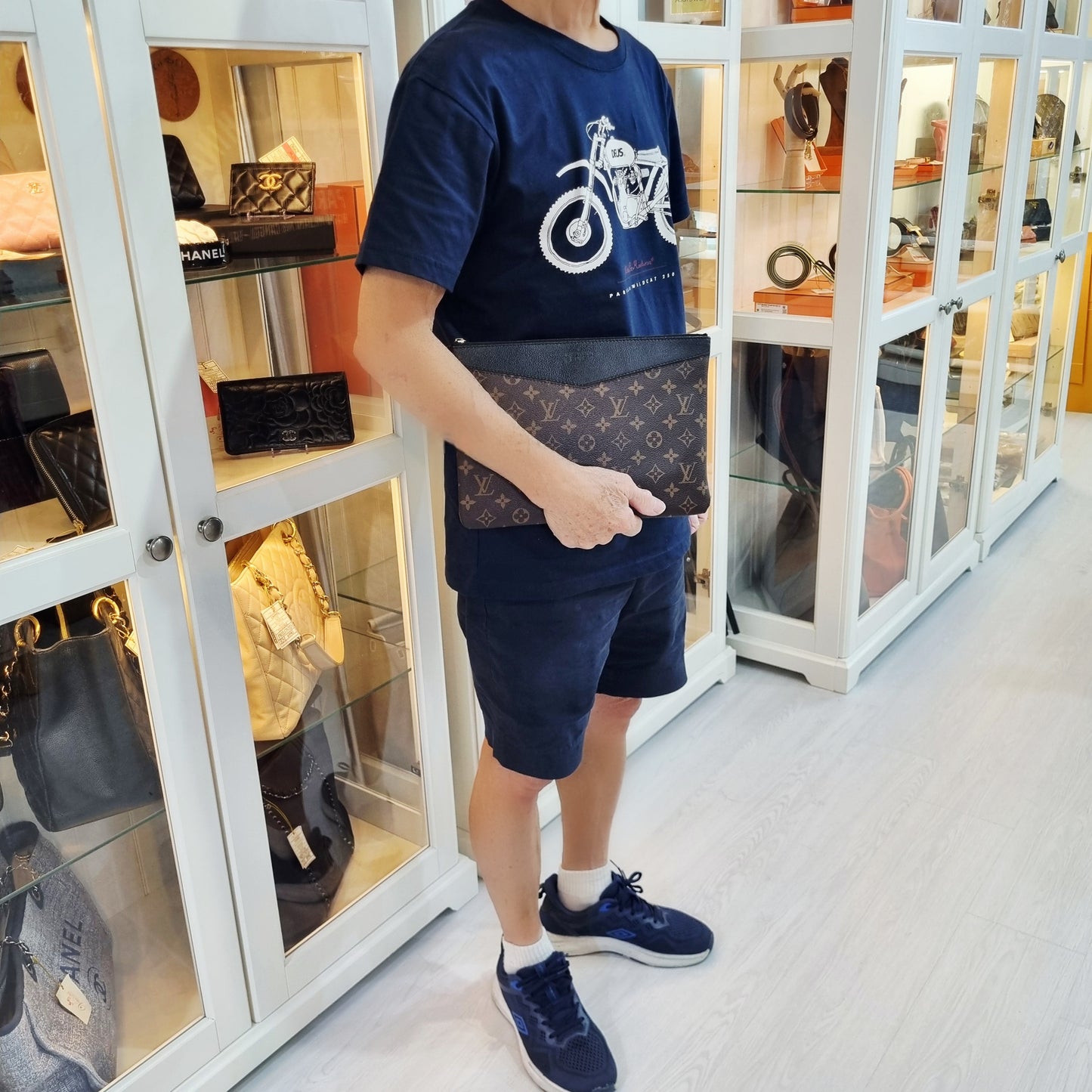 Louis Vuitton Daily Pouch Monogram Ghw