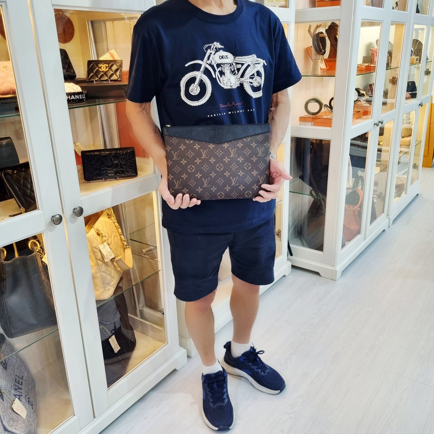 Louis Vuitton Daily Pouch Monogram Ghw