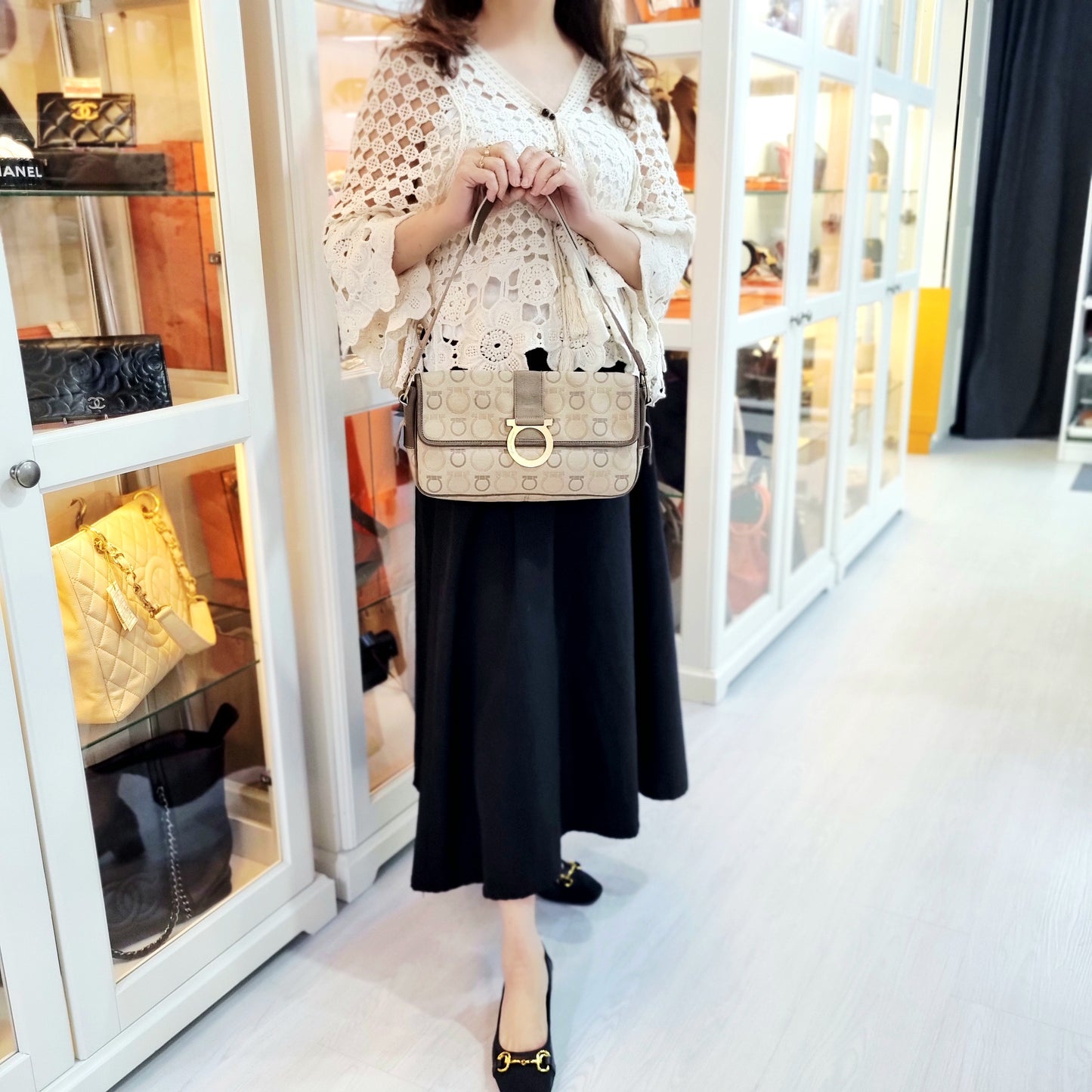 Salvatore Ferragamo Gancini Canvas Shoulder Bag Ghw (Brown)