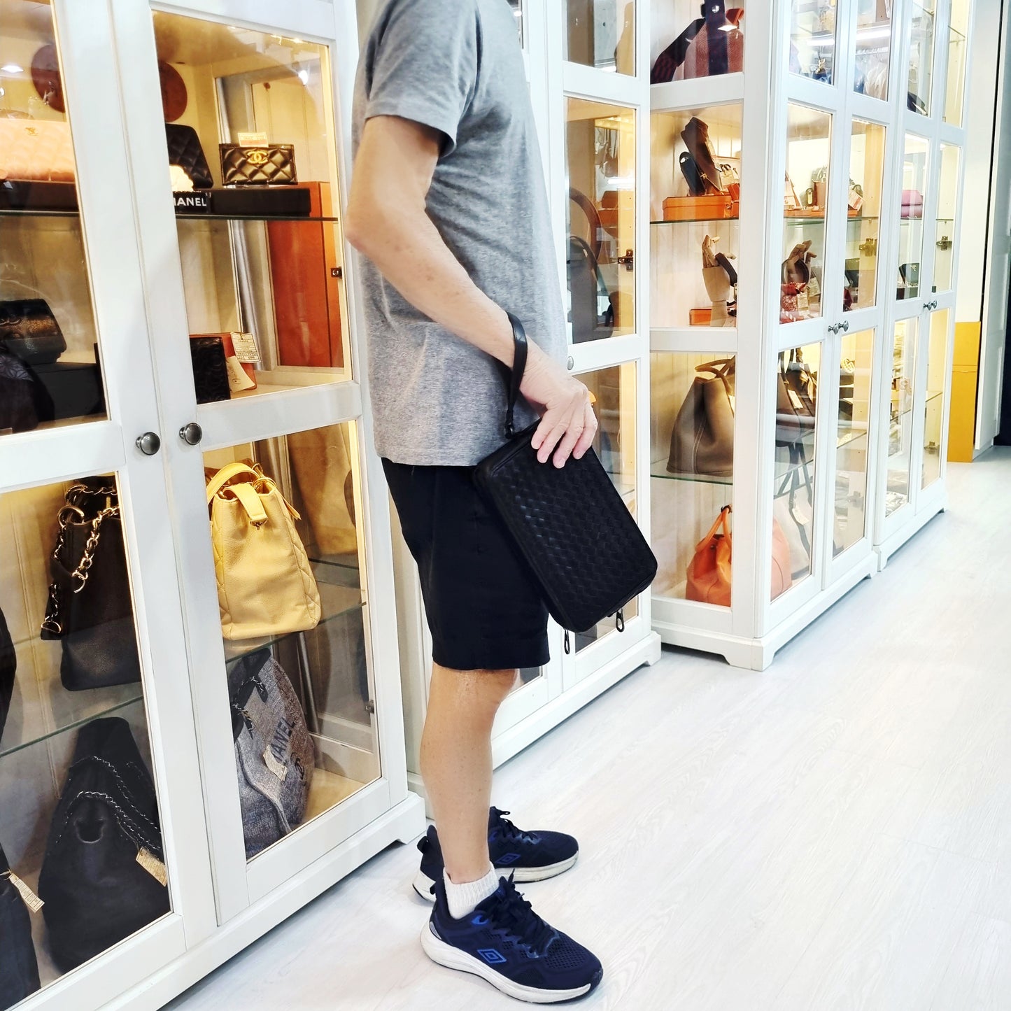 Bottega Veneta Organizer Intrecciato Leather Shw (Black)