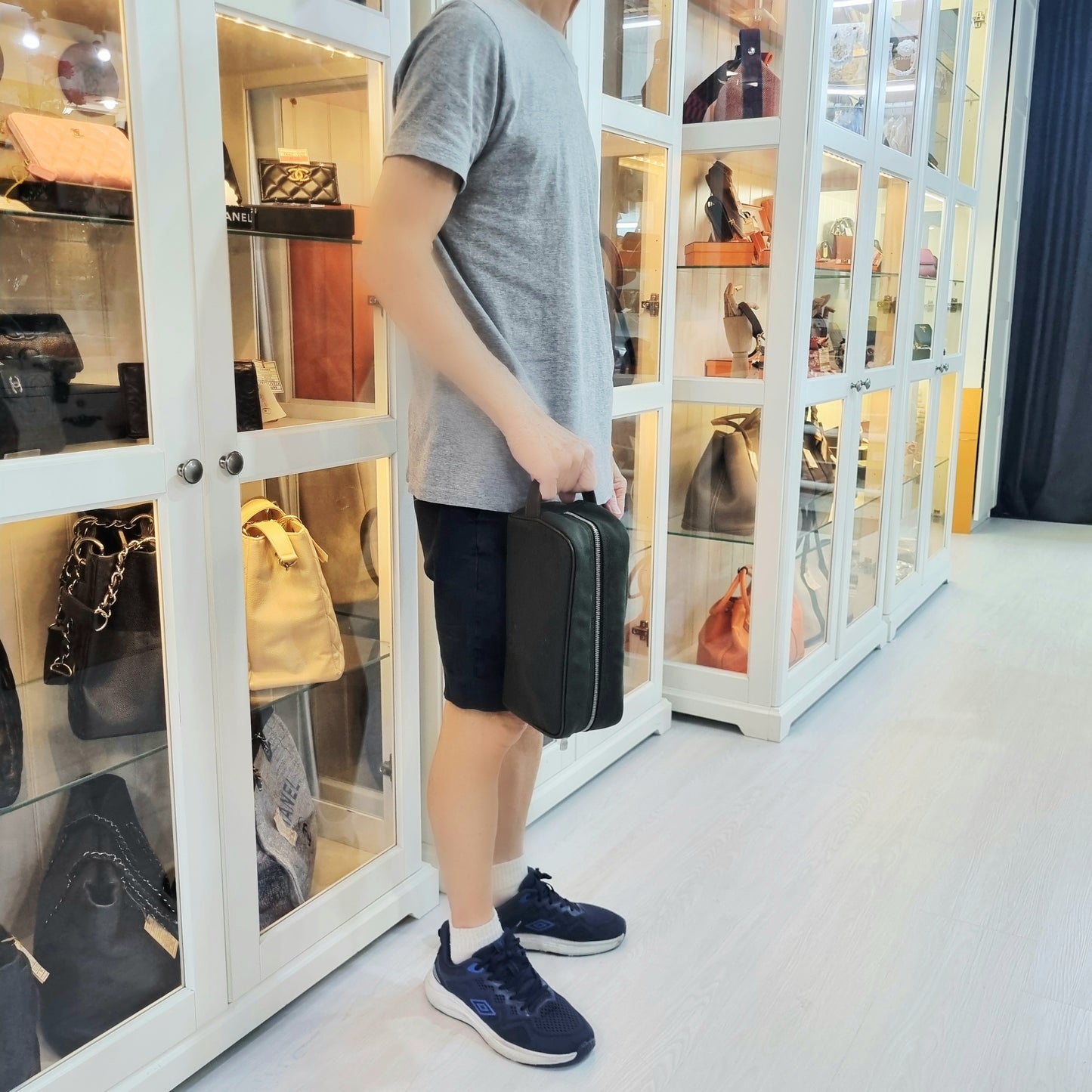 Louis Vuitton Parana Clutch Taiga Leather Shw (Khaki)