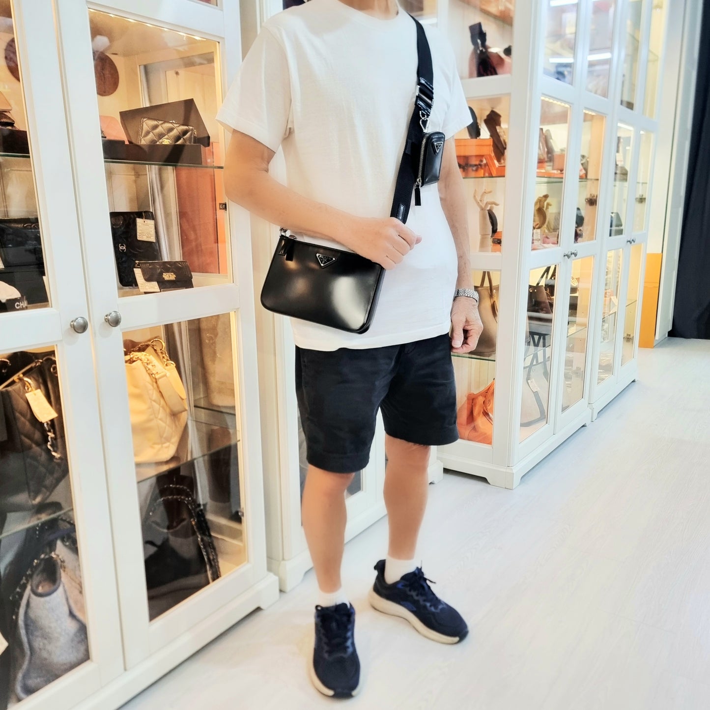 Prada 2VH129 Spazzolato Leather Crossbody Shw (Black)