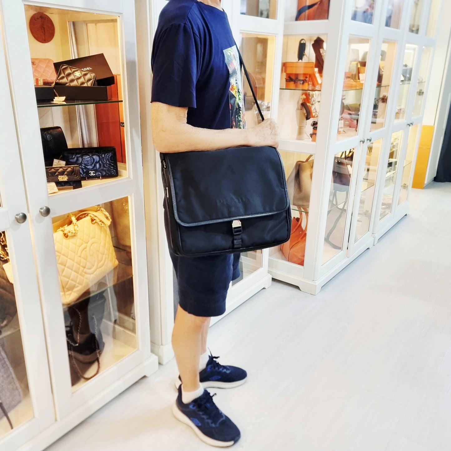 Prada V166 Tessuto Messenger Bag Shw (Black)