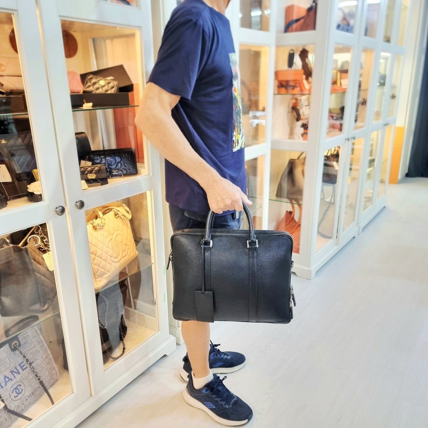 Prada Saffiano Grained Leather Document Bag Shw (Black)