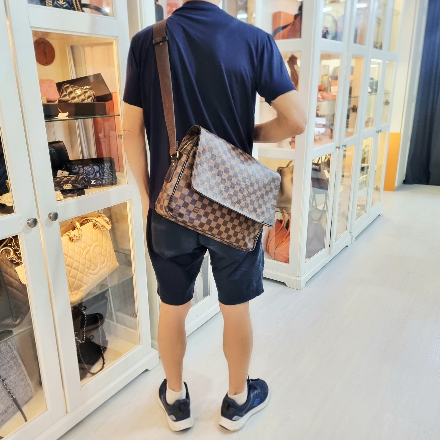Louis Vuitton Shelton MM Messenger Bag Damier Ebene Ghw