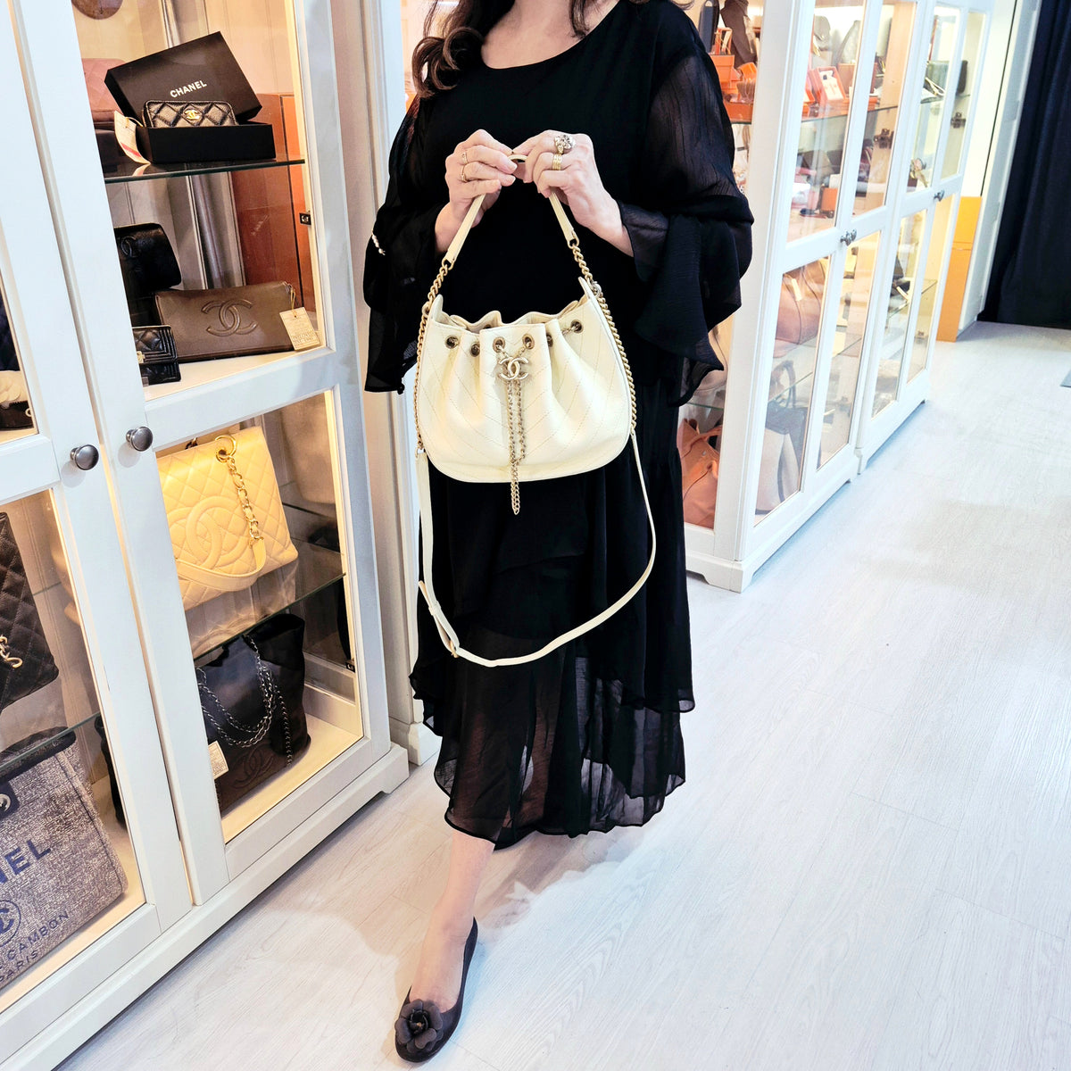 Chanel Chevron Grained Calfskin Drawstring Bucket Bag Ghw (Light Yellow)