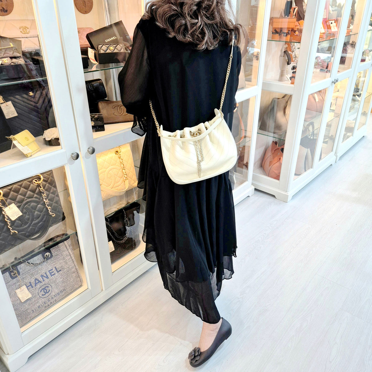 Chanel Chevron Grained Calfskin Drawstring Bucket Bag Ghw (Light Yellow)