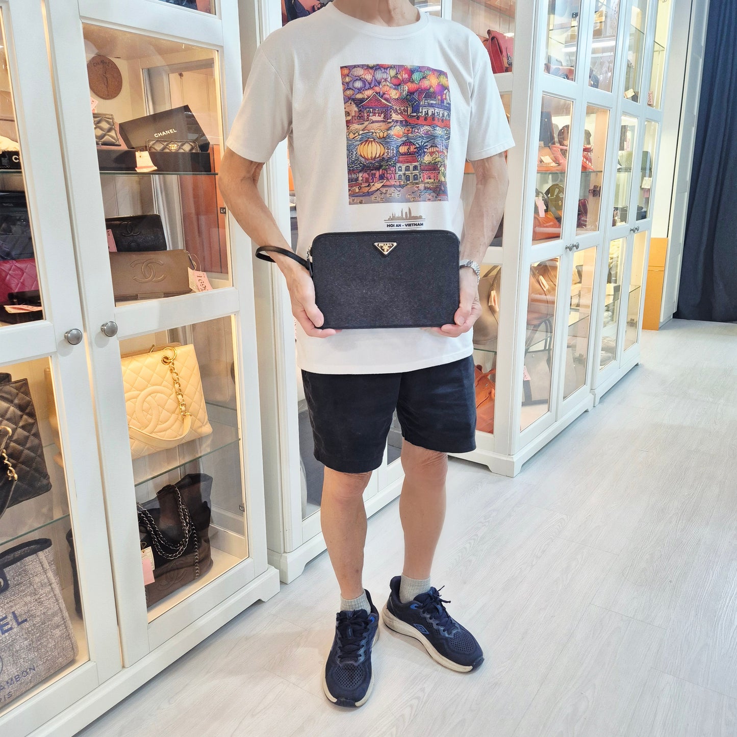 Prada Saffiano Leather Wrist Clutch Shw (Black)